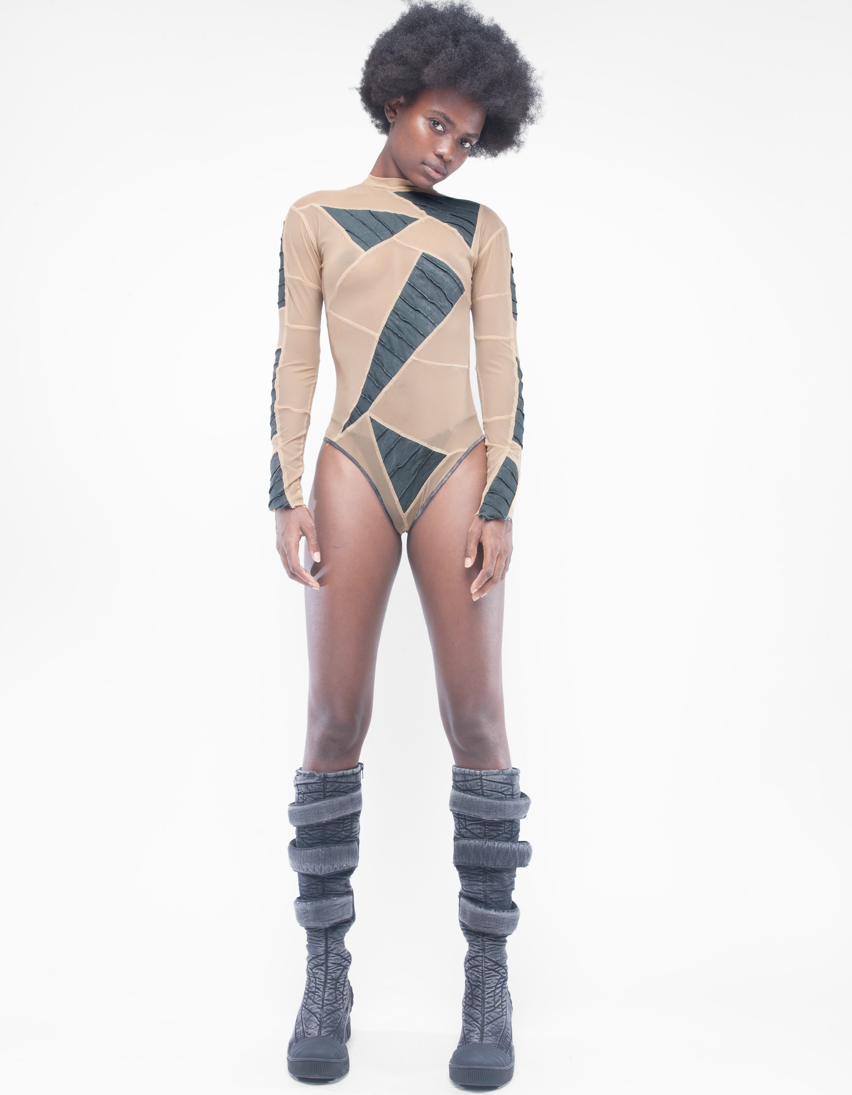 TRAJE DE CUERPO CUBIERTA DE PIEL