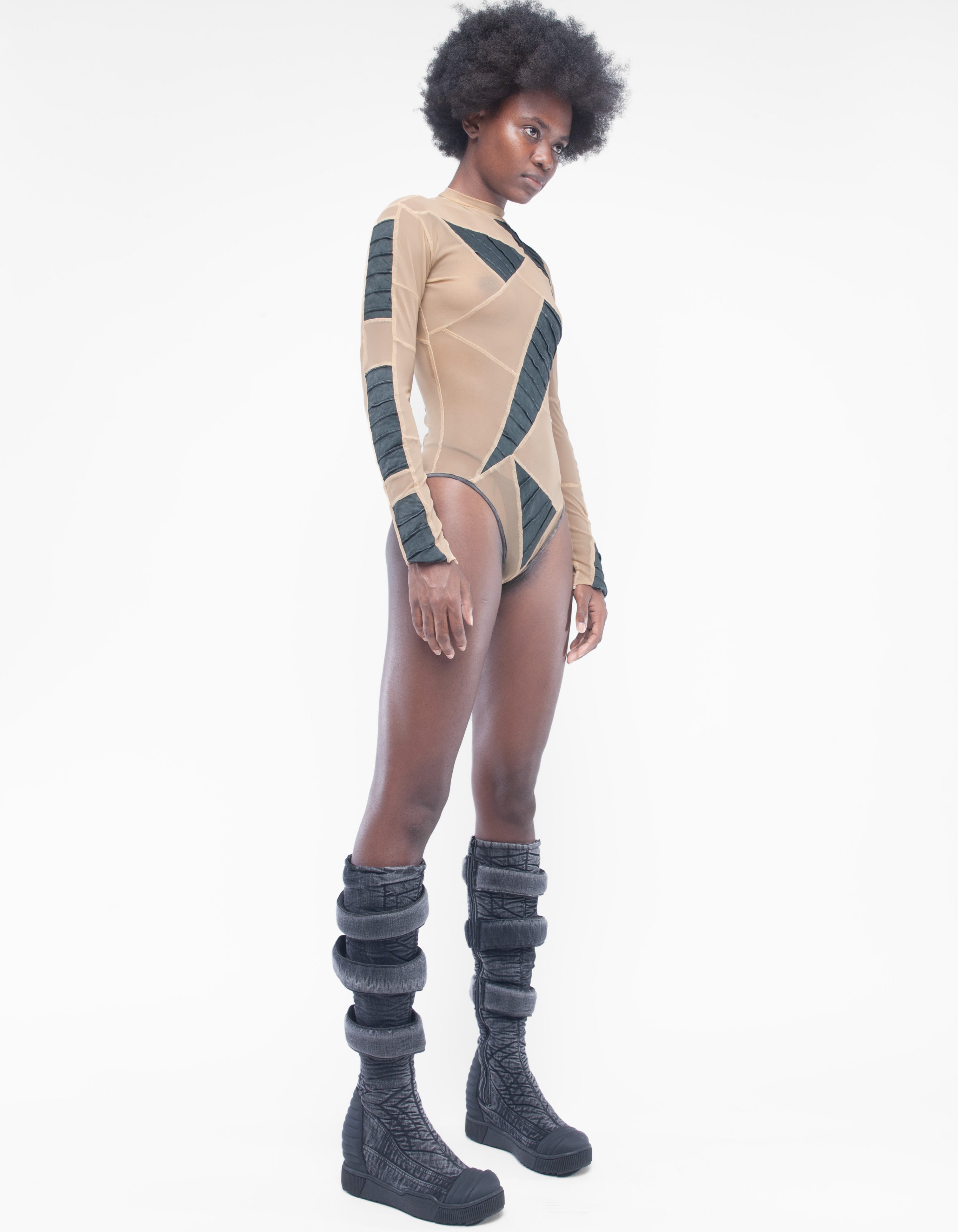 TRAJE DE CUERPO CUBIERTA DE PIEL