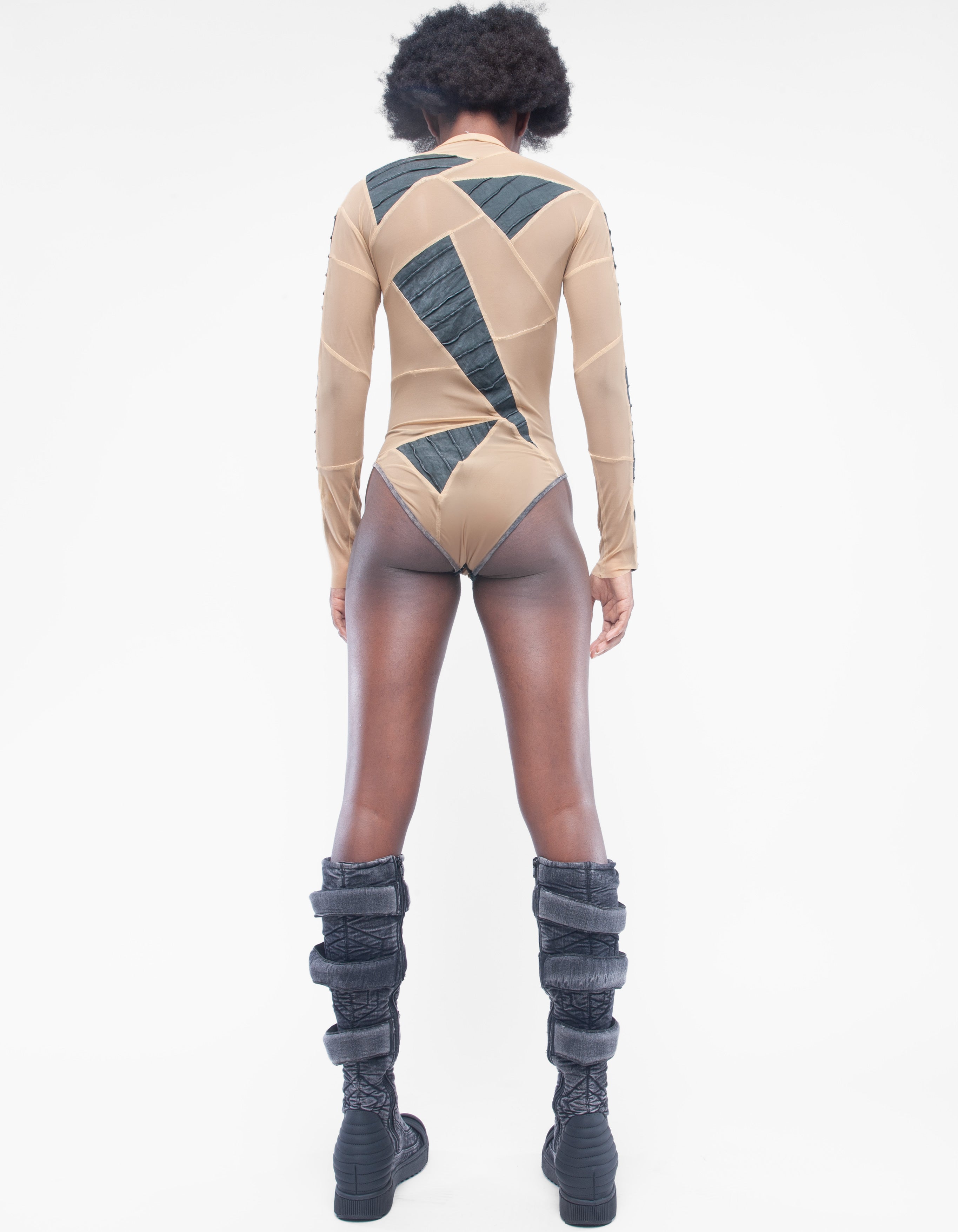 TRAJE DE CUERPO CUBIERTA DE PIEL