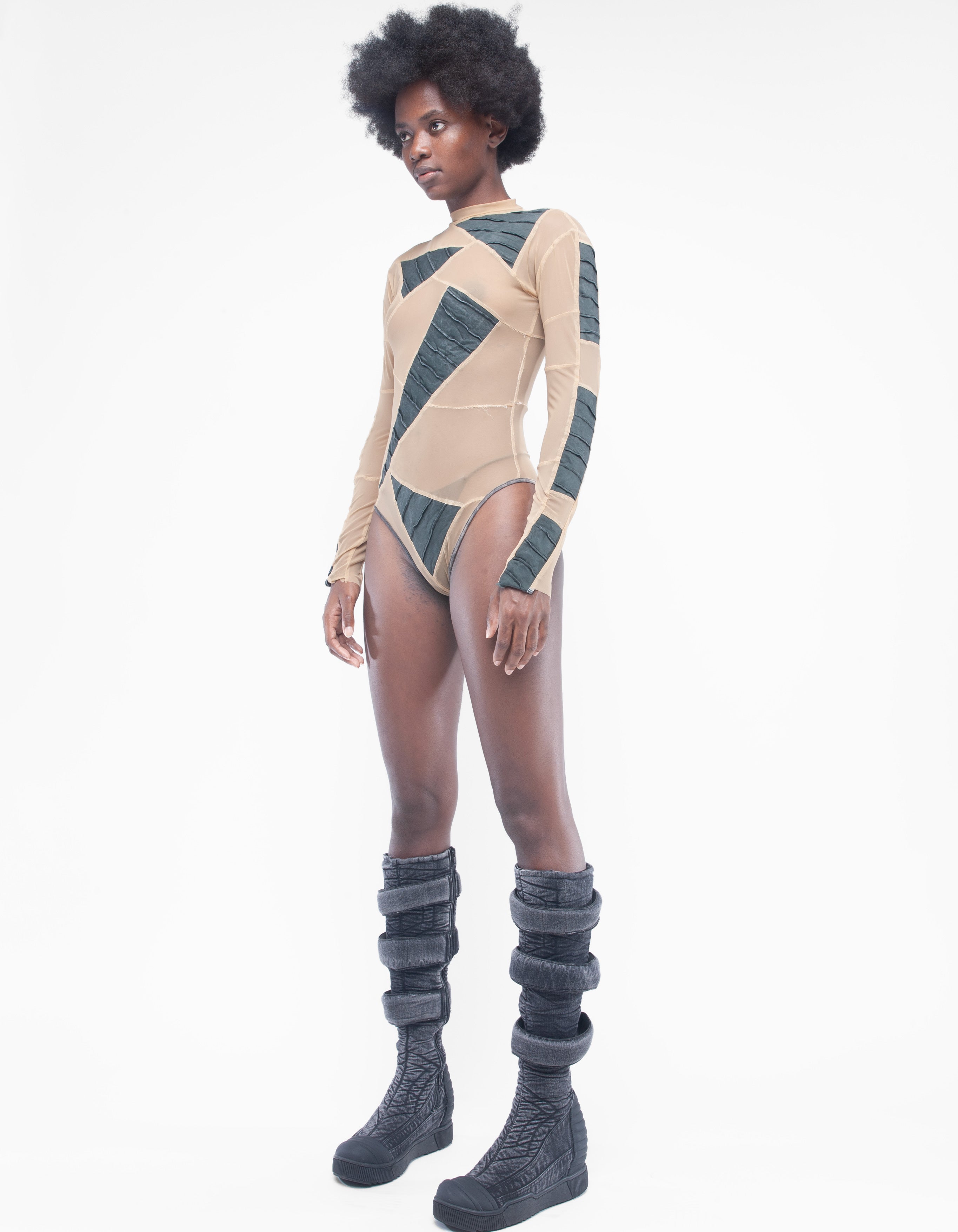 TRAJE DE CUERPO CUBIERTA DE PIEL