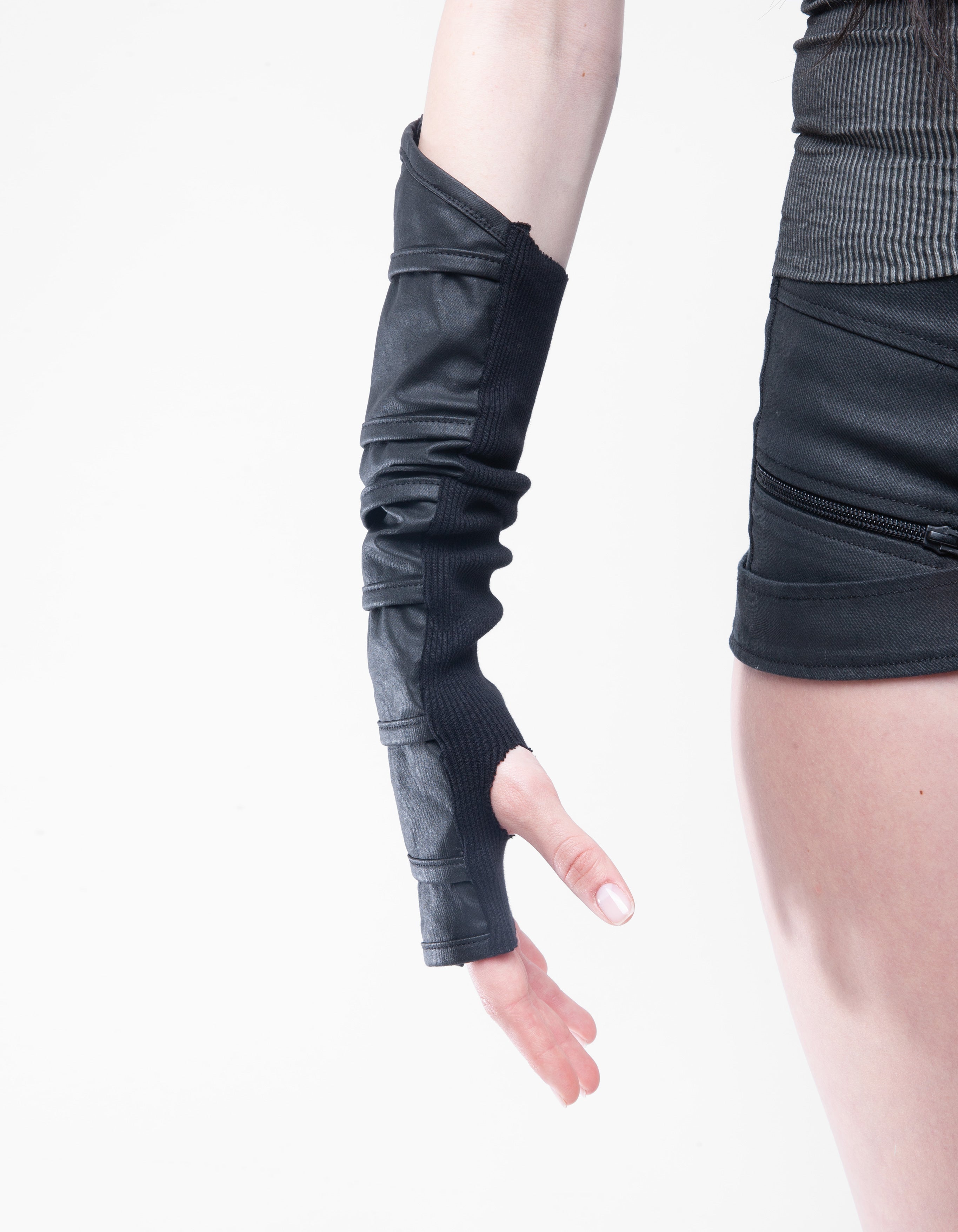 GUANTES MÁS ALLÁ DE W