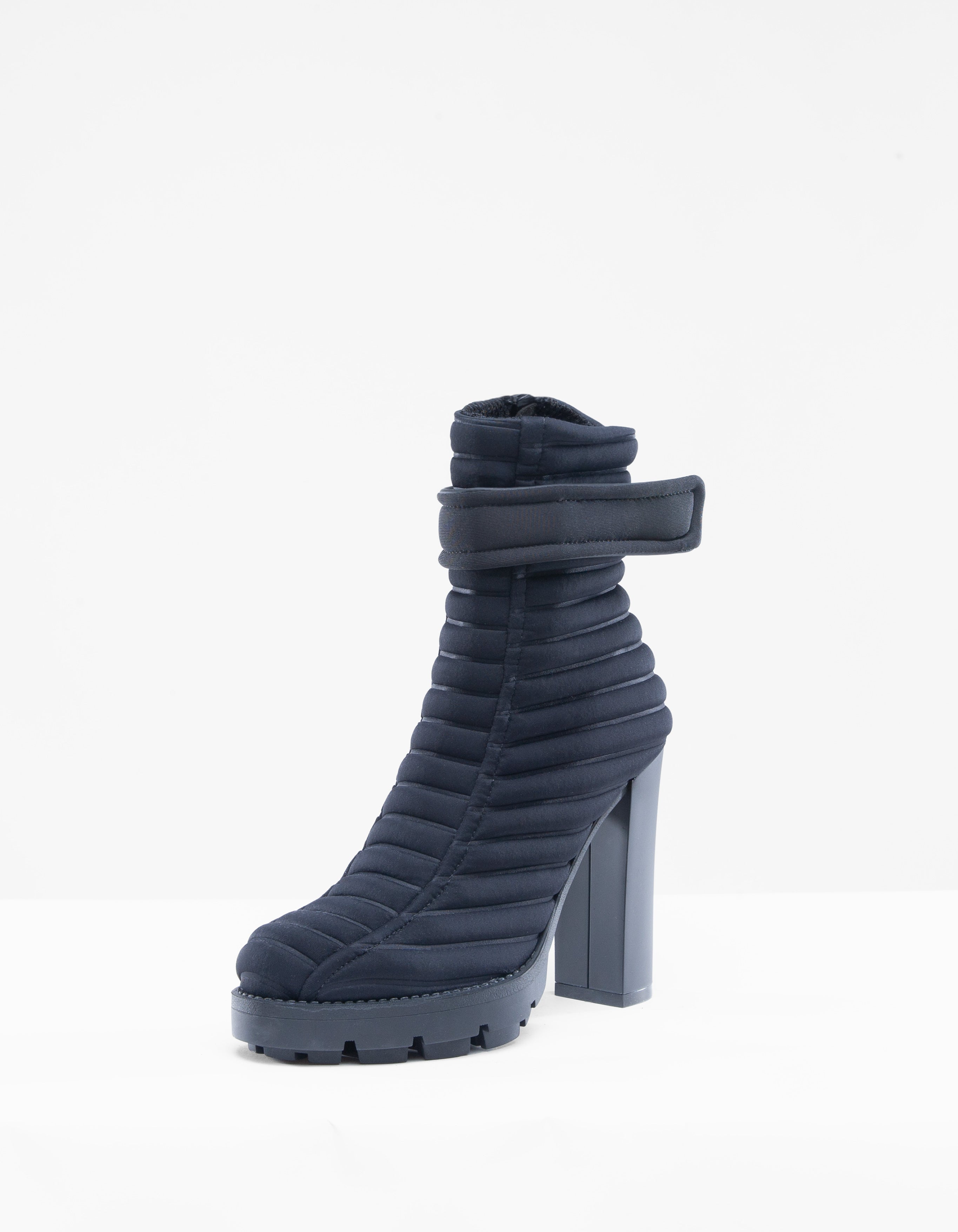 TACONES ALTOS LÍNEA NEO