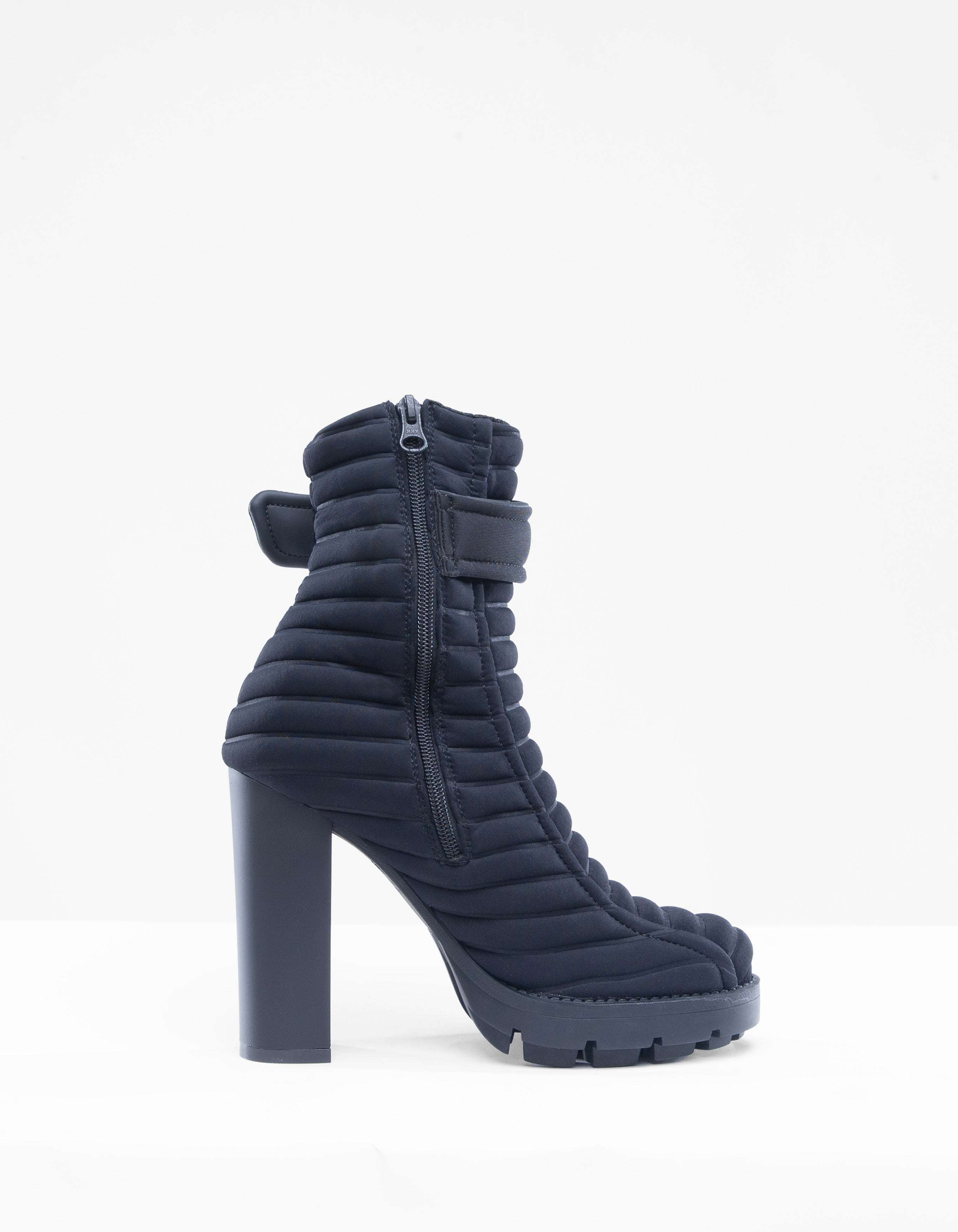 TACONES ALTOS LÍNEA NEO