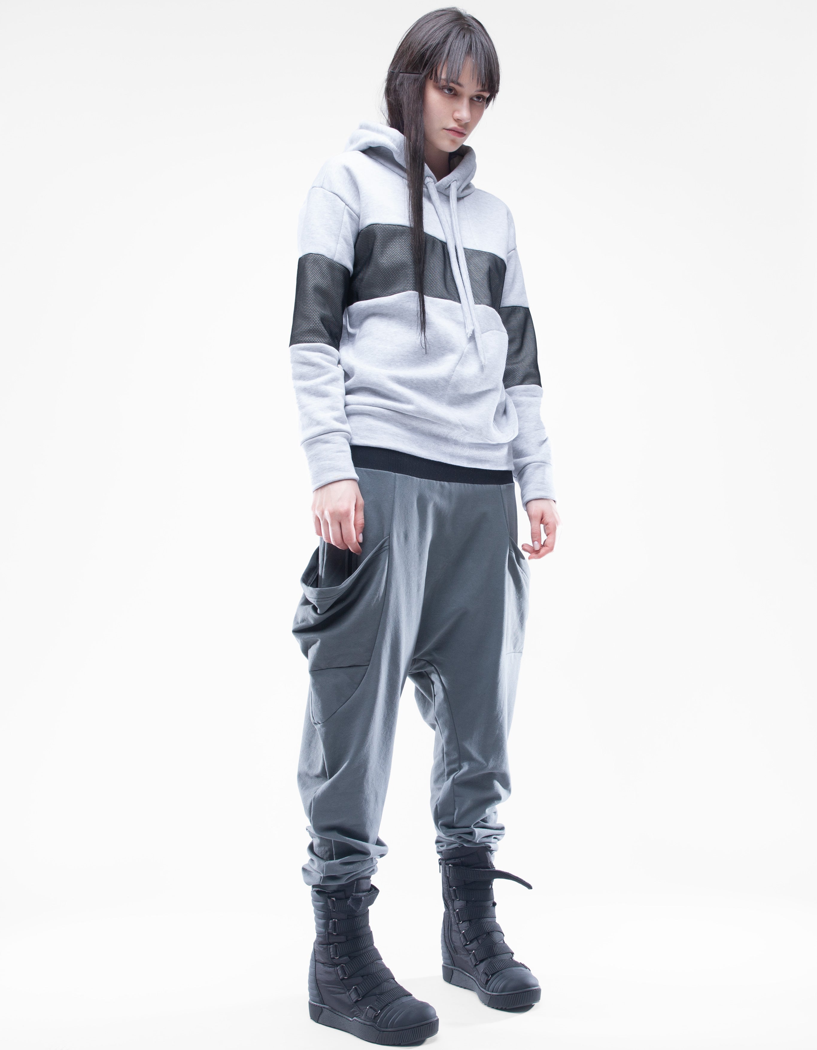 SUDADERA LIGERA CON CAPUCHA