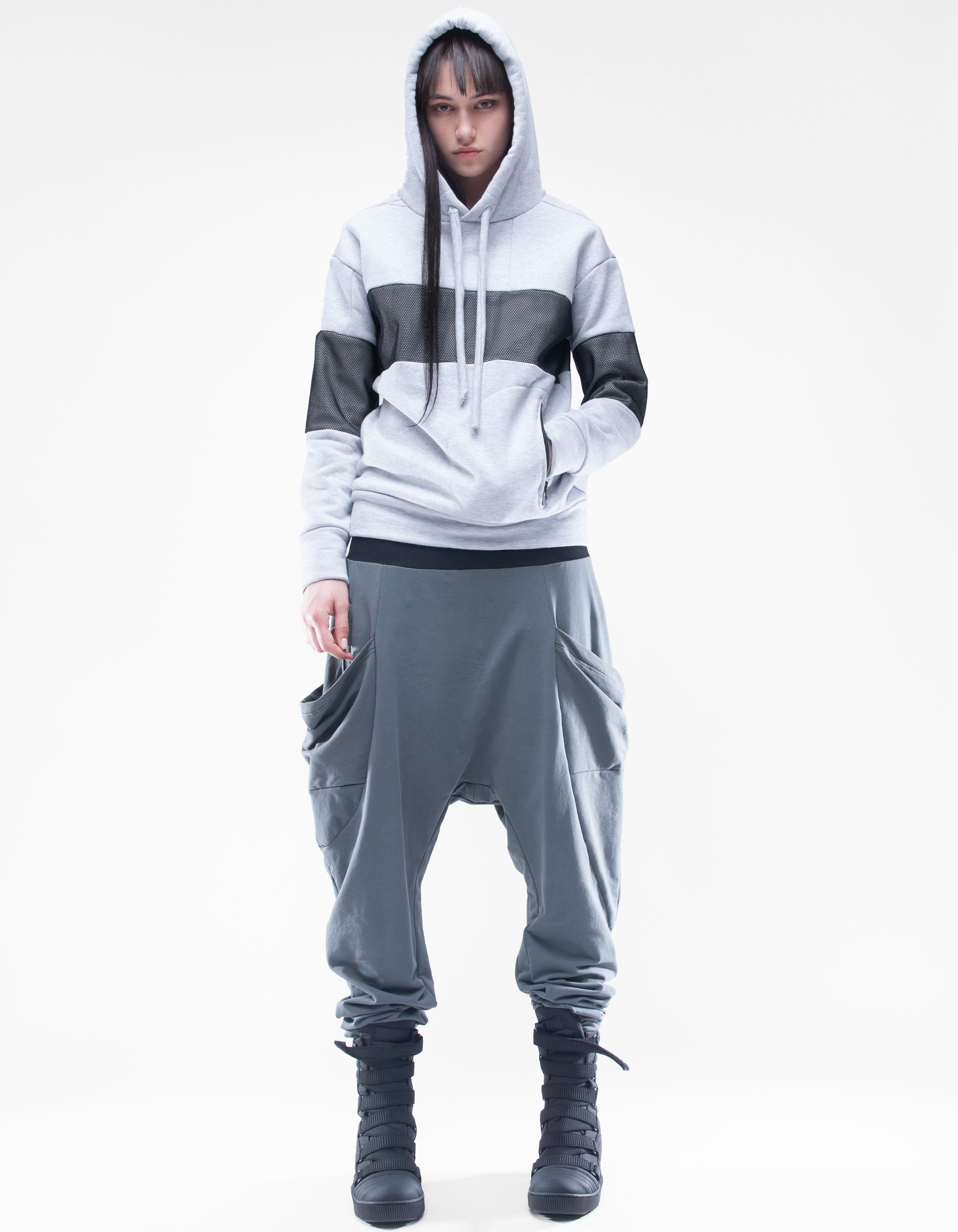 SUDADERA LIGERA CON CAPUCHA