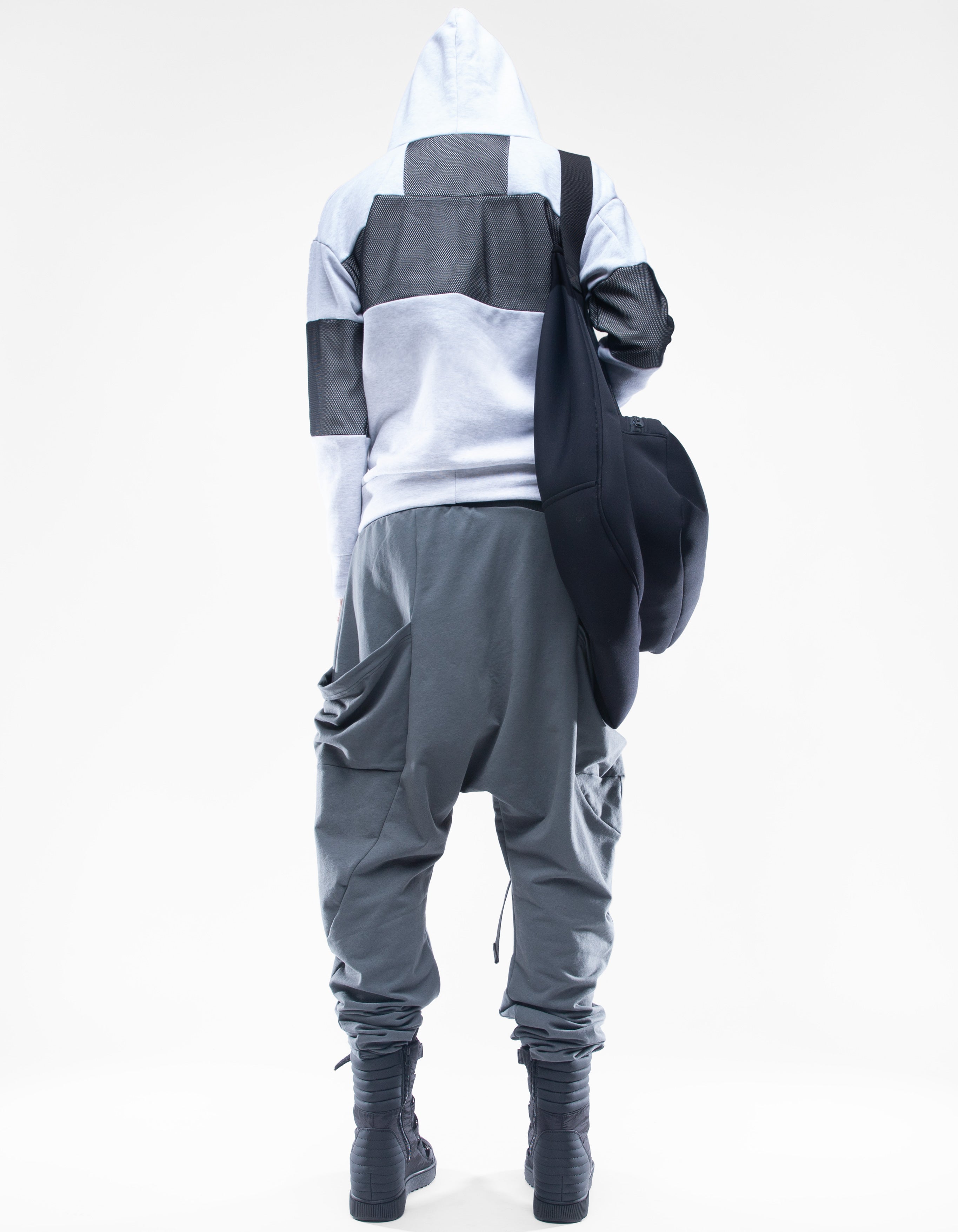 SUDADERA LIGERA CON CAPUCHA