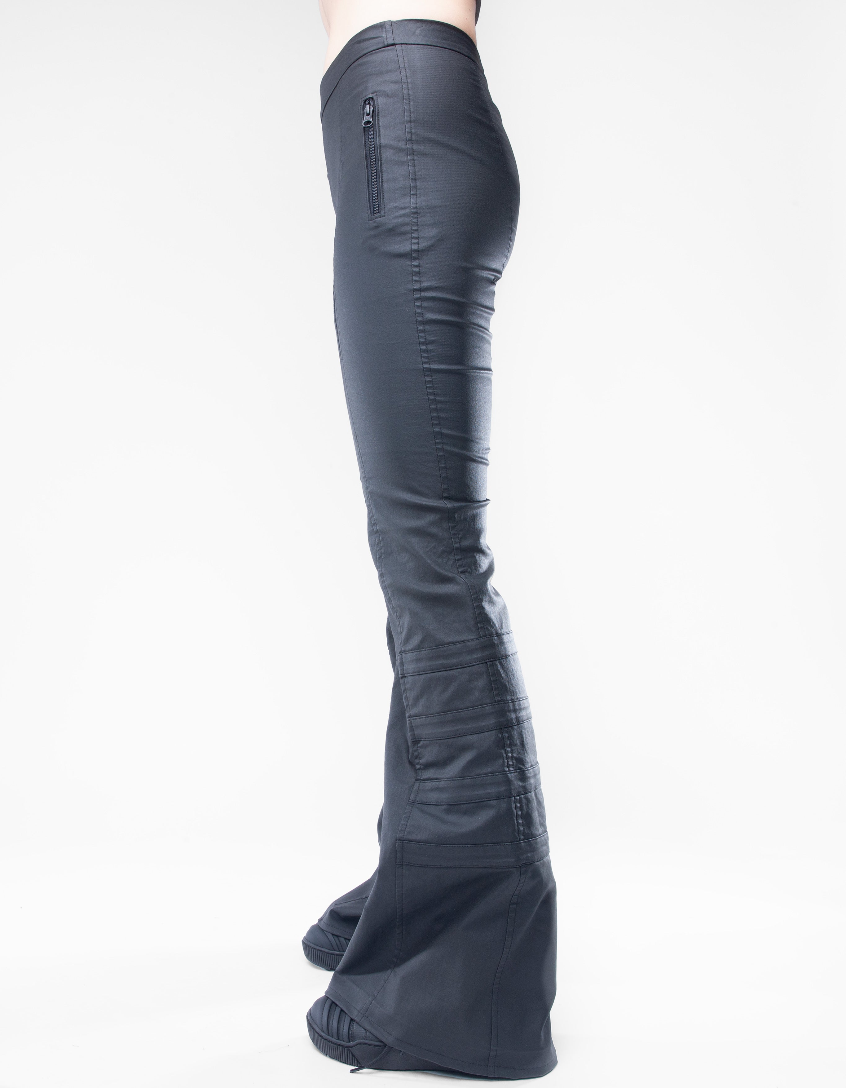 JEANS MÁS ALLÁ DEL NIVEL