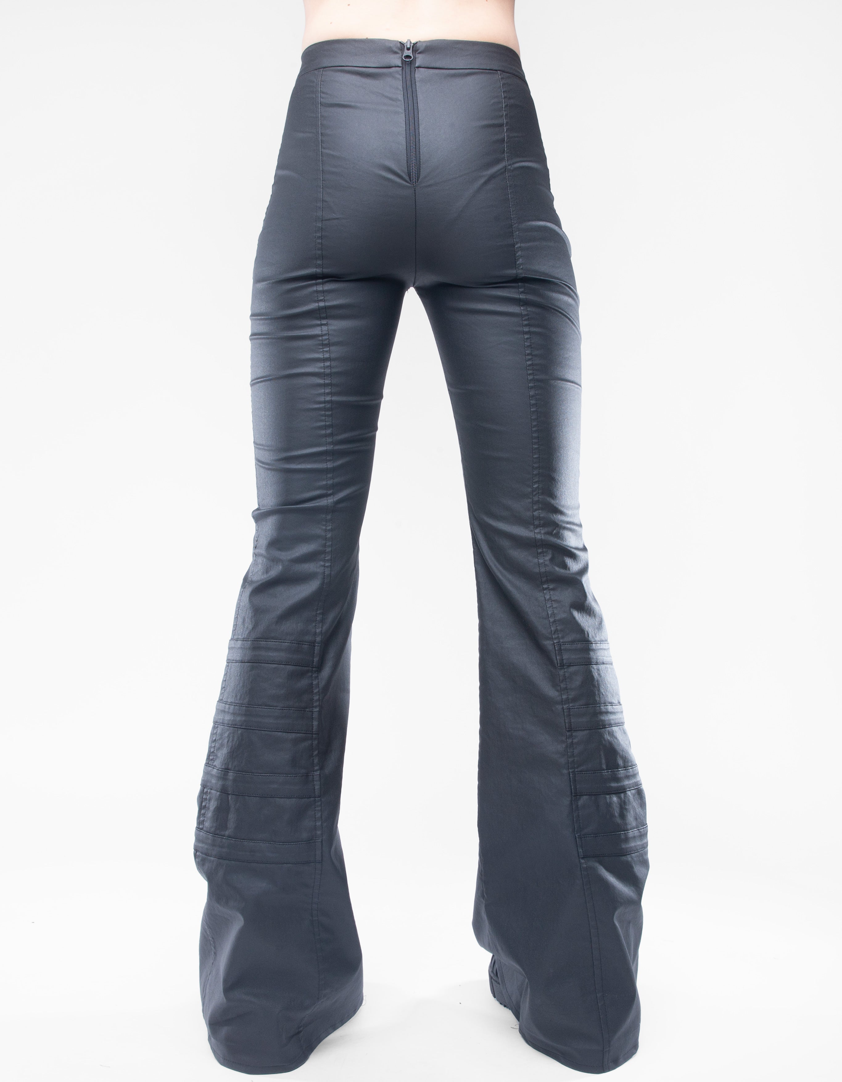 JEANS MÁS ALLÁ DEL NIVEL