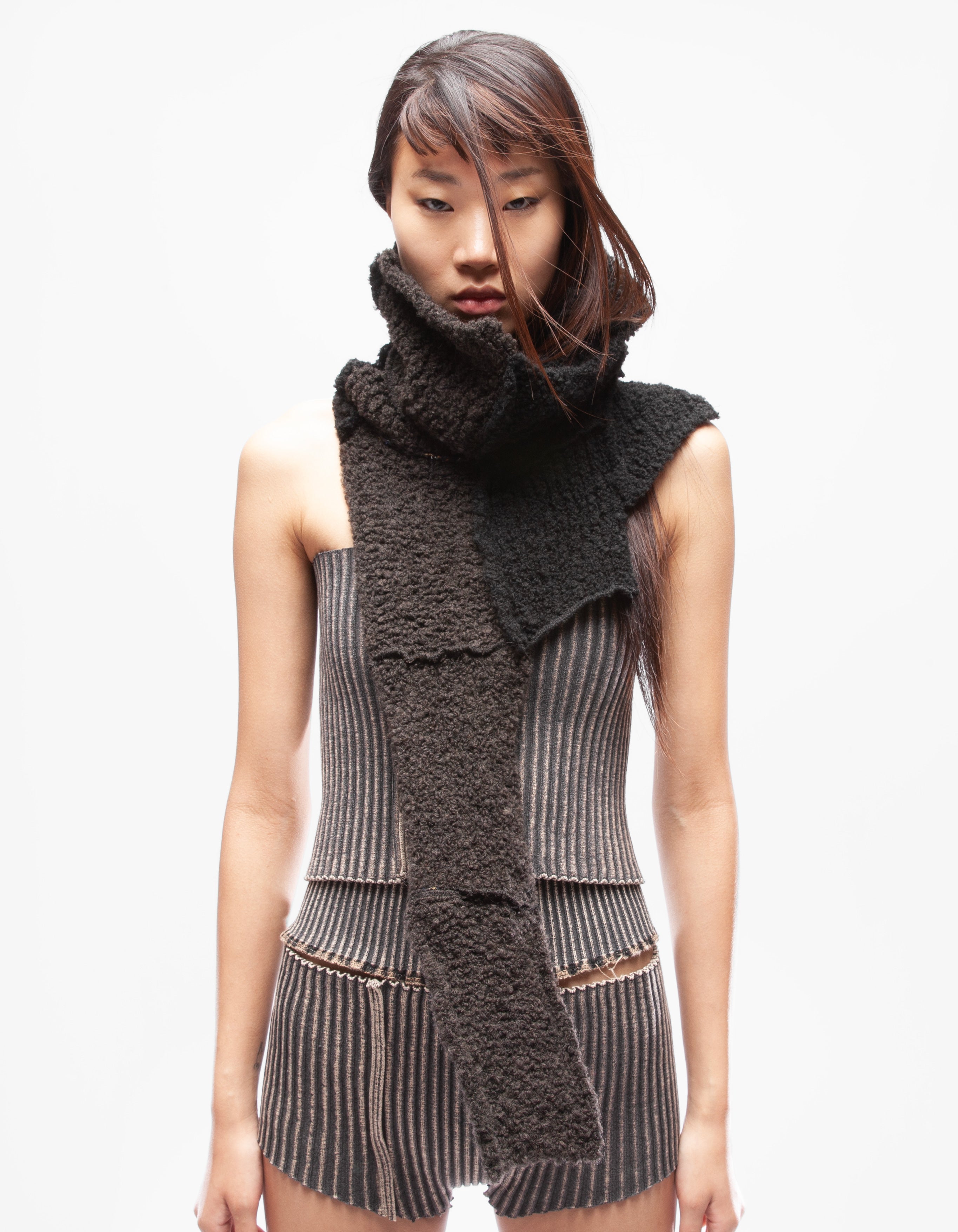 CUELLO UNION LINEA NEGRA