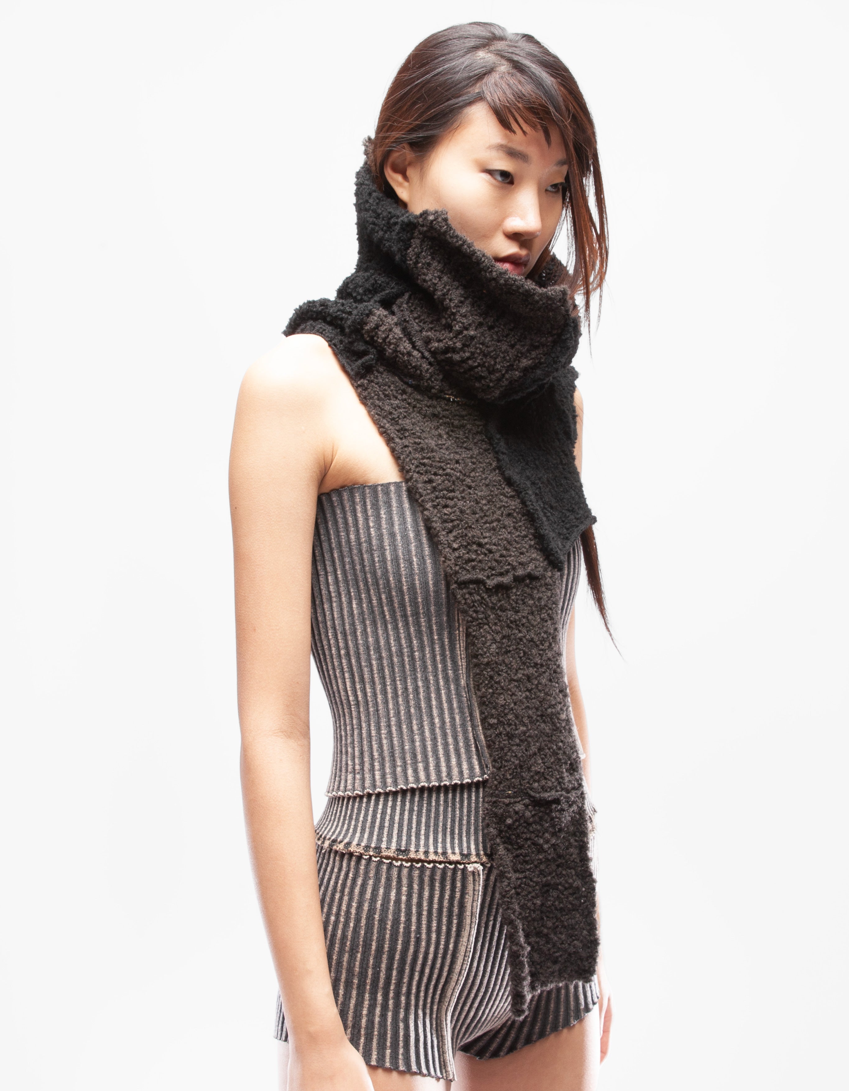 CUELLO UNION LINEA NEGRA