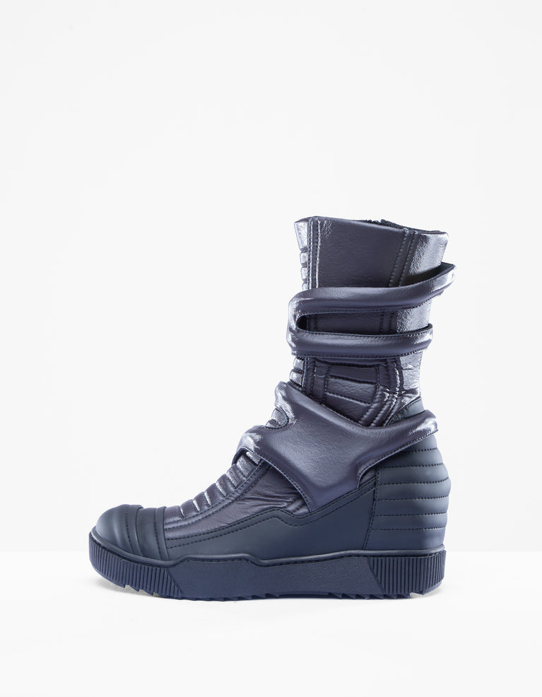 SHORT BOOTS TIME TRAVEL