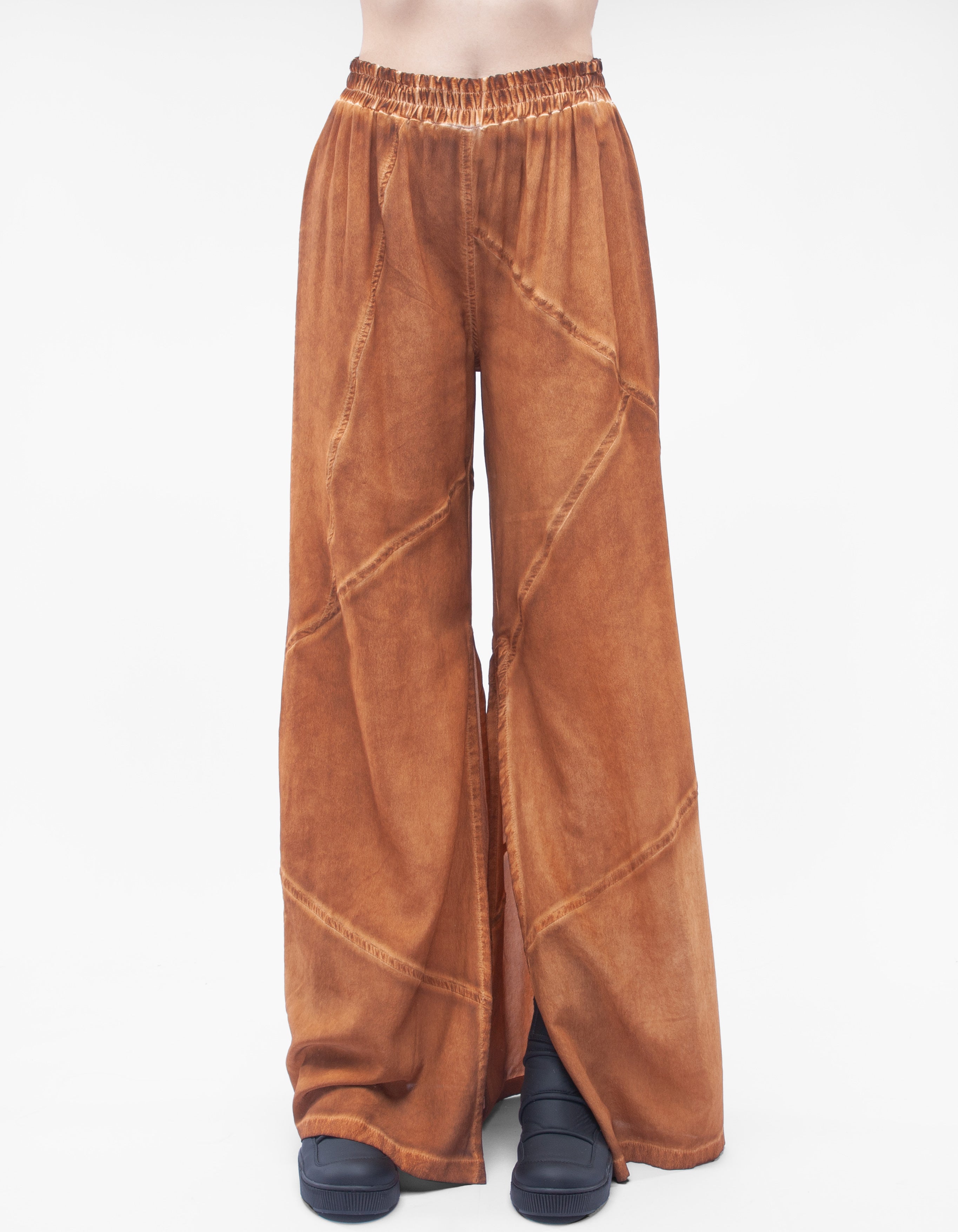 LE PANTALON SE LÈVE