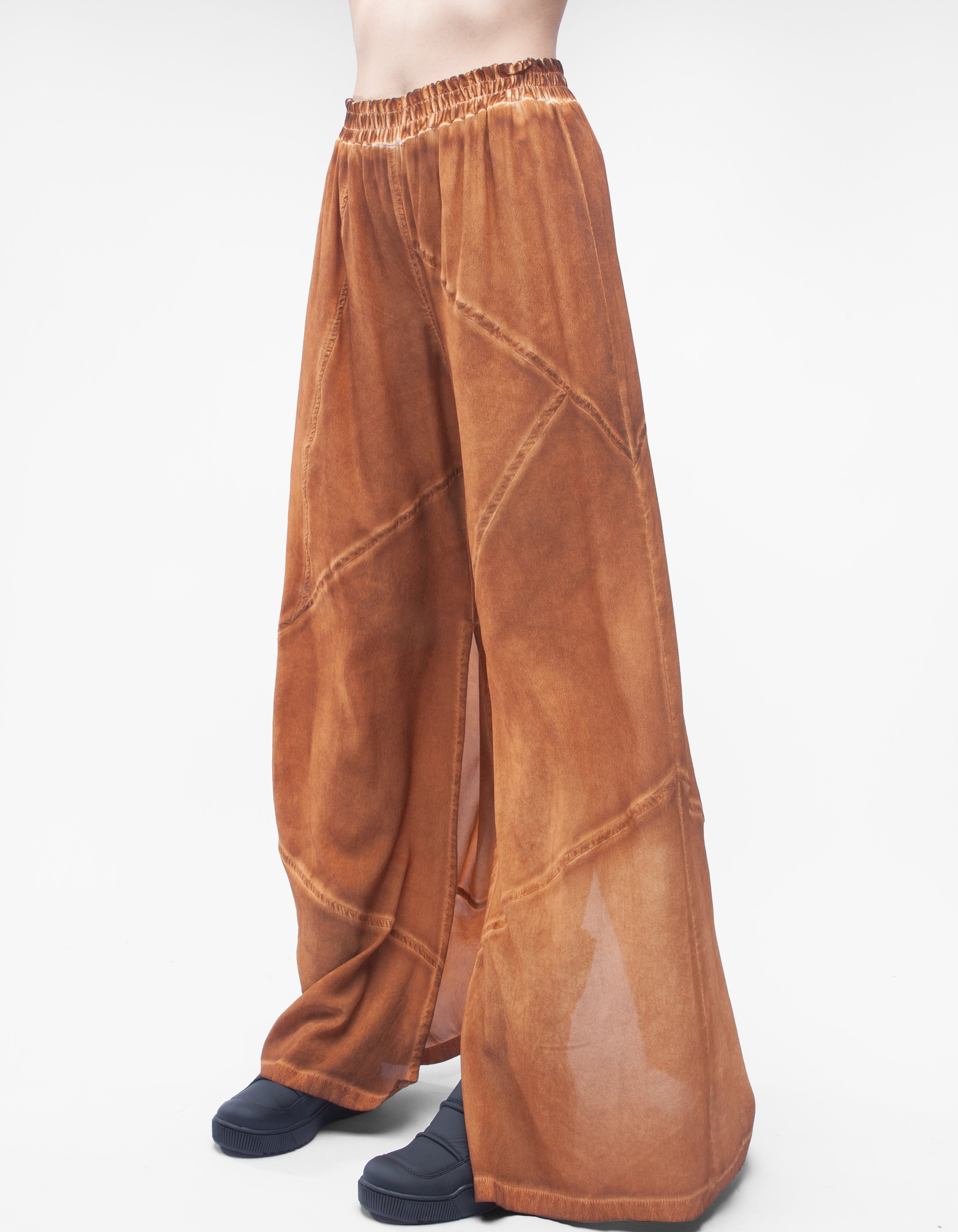 LE PANTALON SE LÈVE