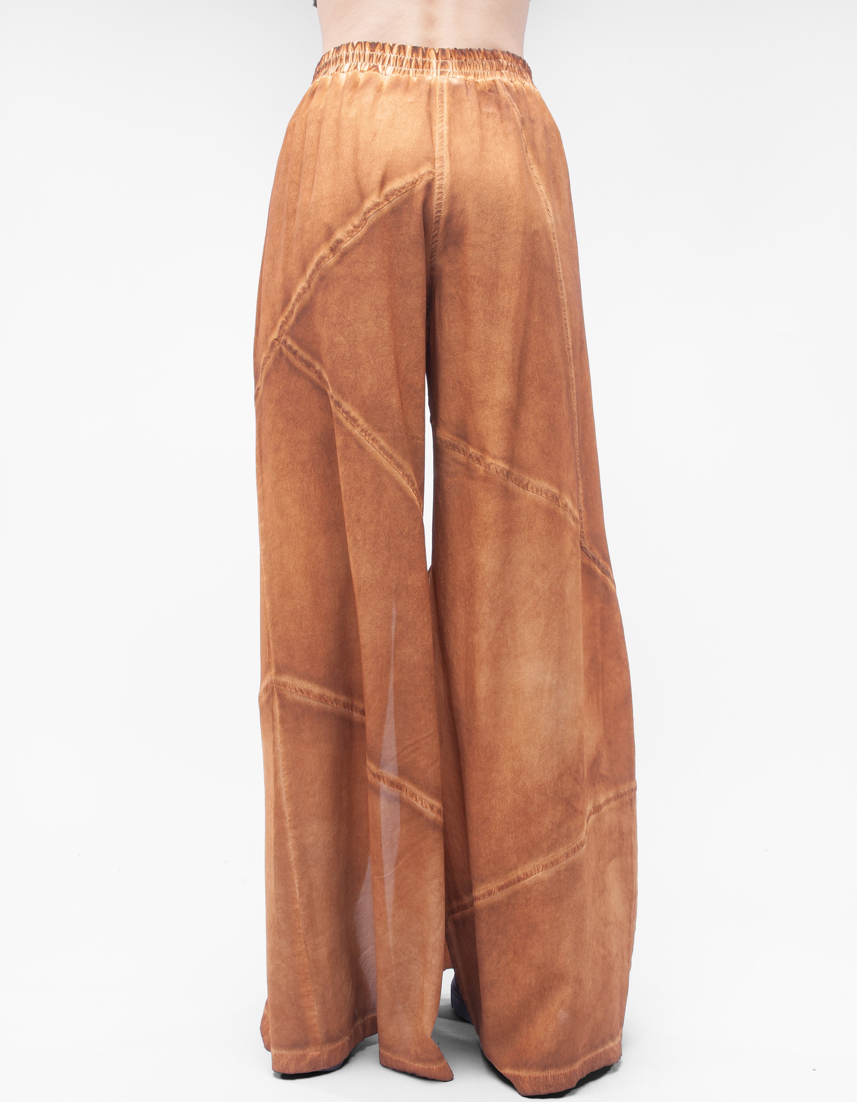LE PANTALON SE LÈVE