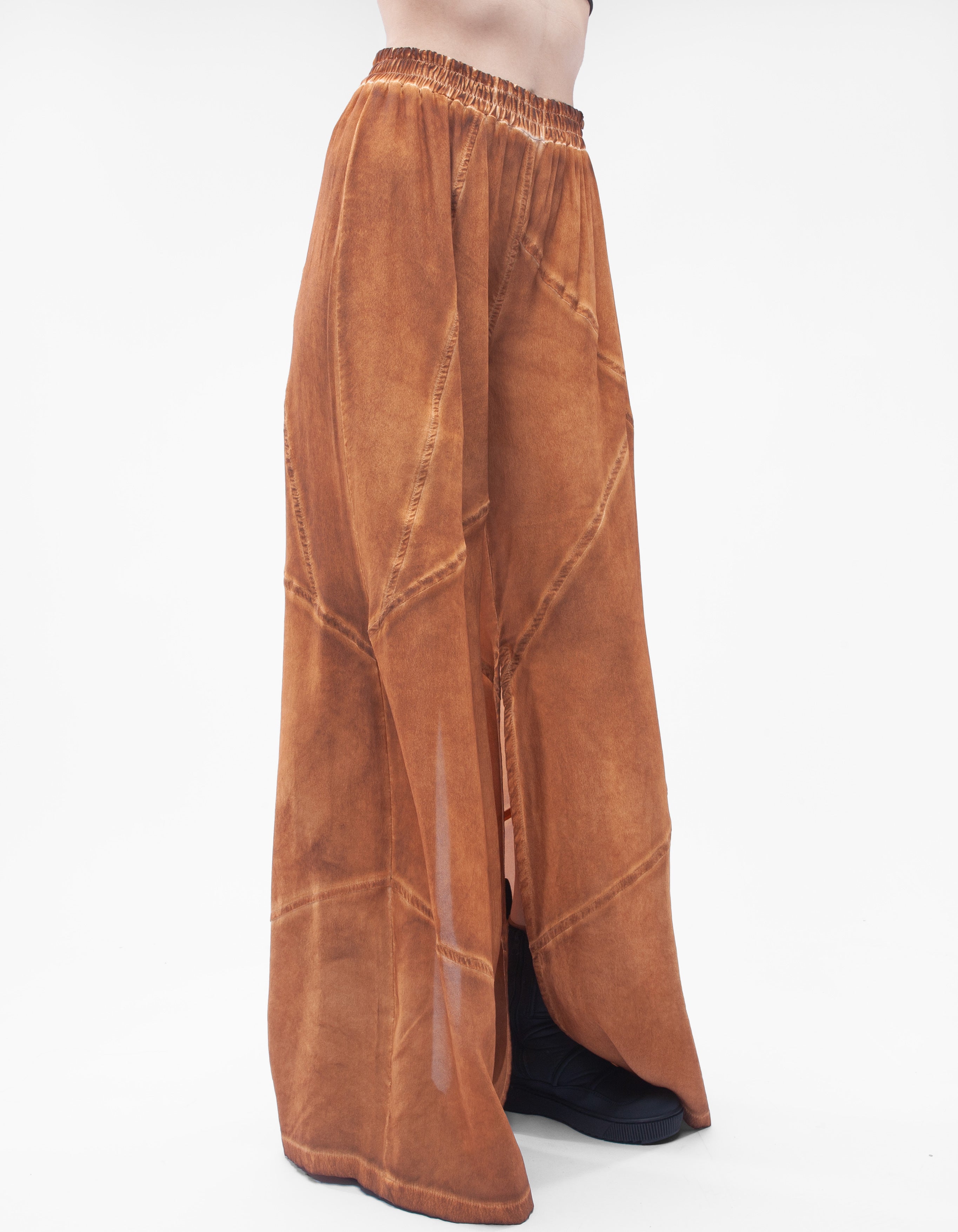 LE PANTALON SE LÈVE