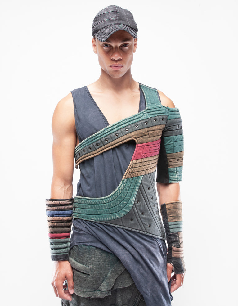 TRIBU DEL BRAZO DEL CHALECO