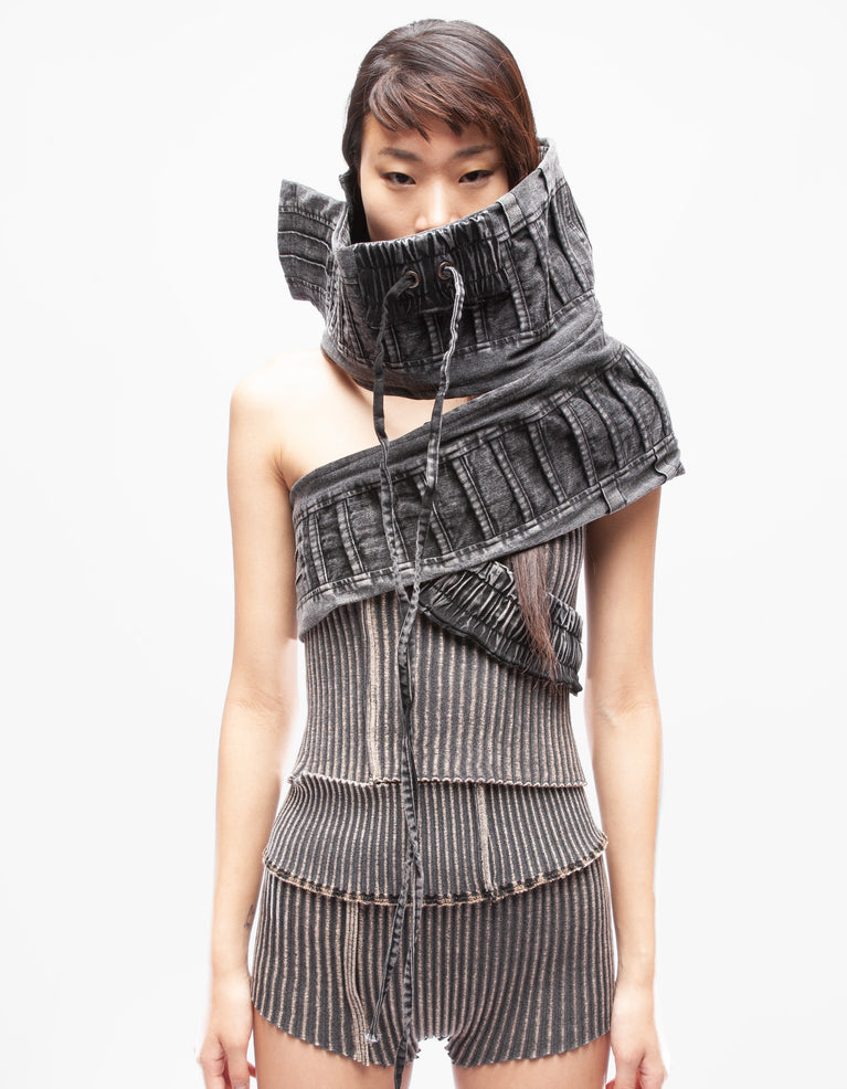 CUELLO DEL CHALECO DESGASADO