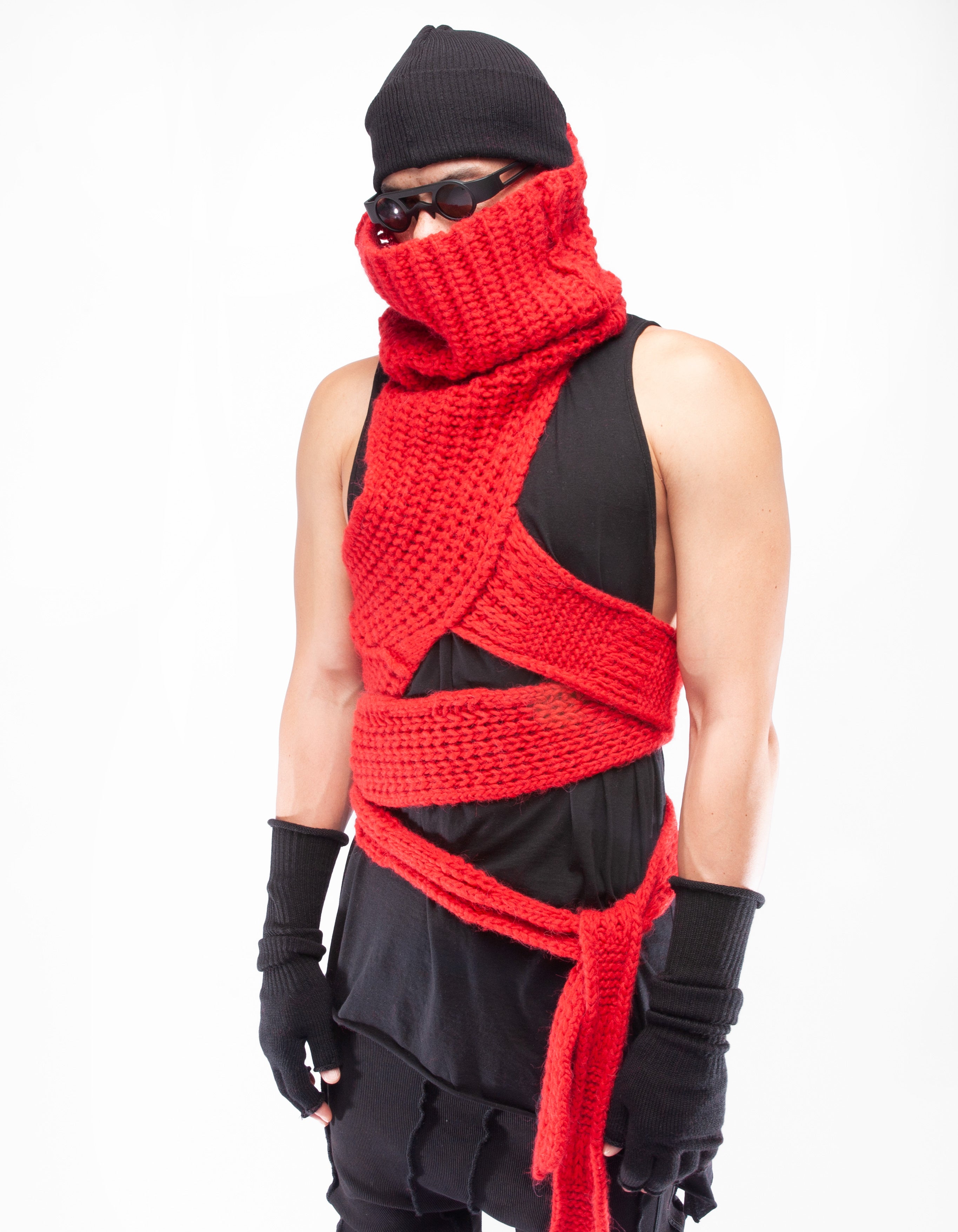 MUCHACHO ENVOLVENTE AL CUELLO