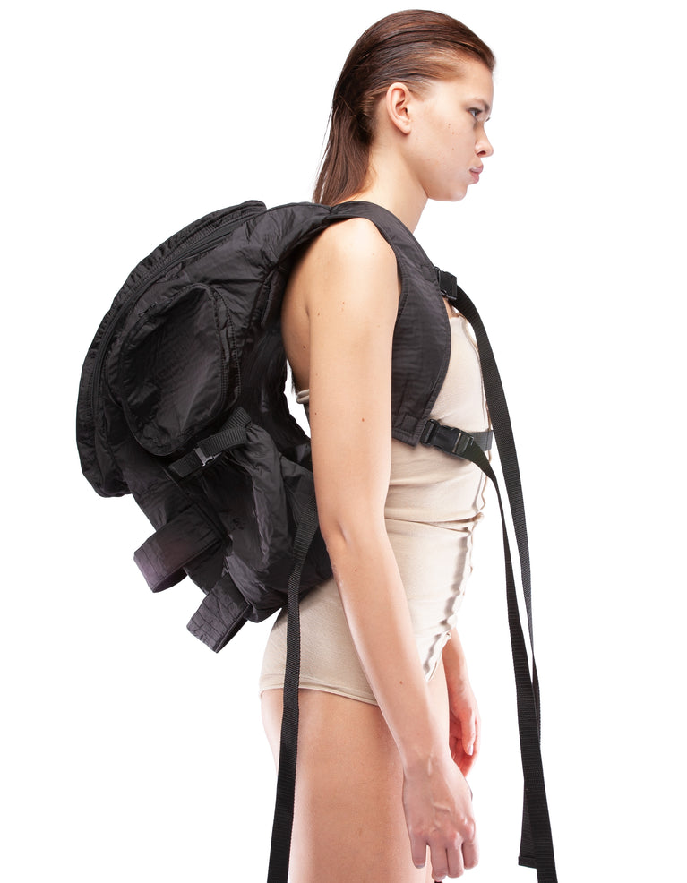 BACK PACK STAND OUT