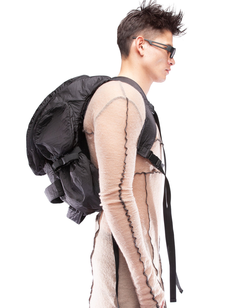 BACK PACK STAND OUT