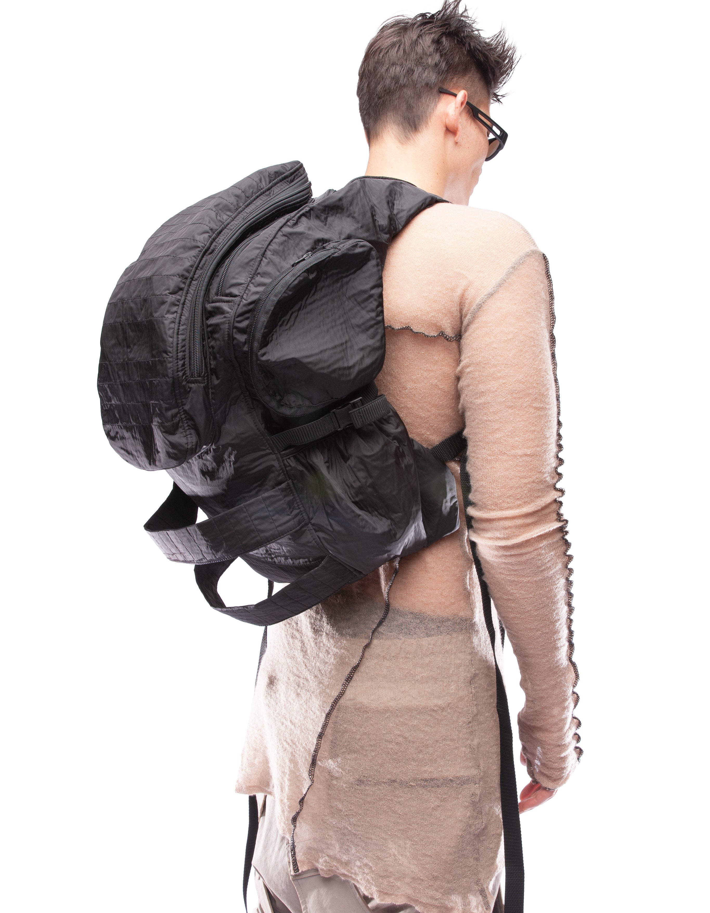 BACK PACK STAND OUT