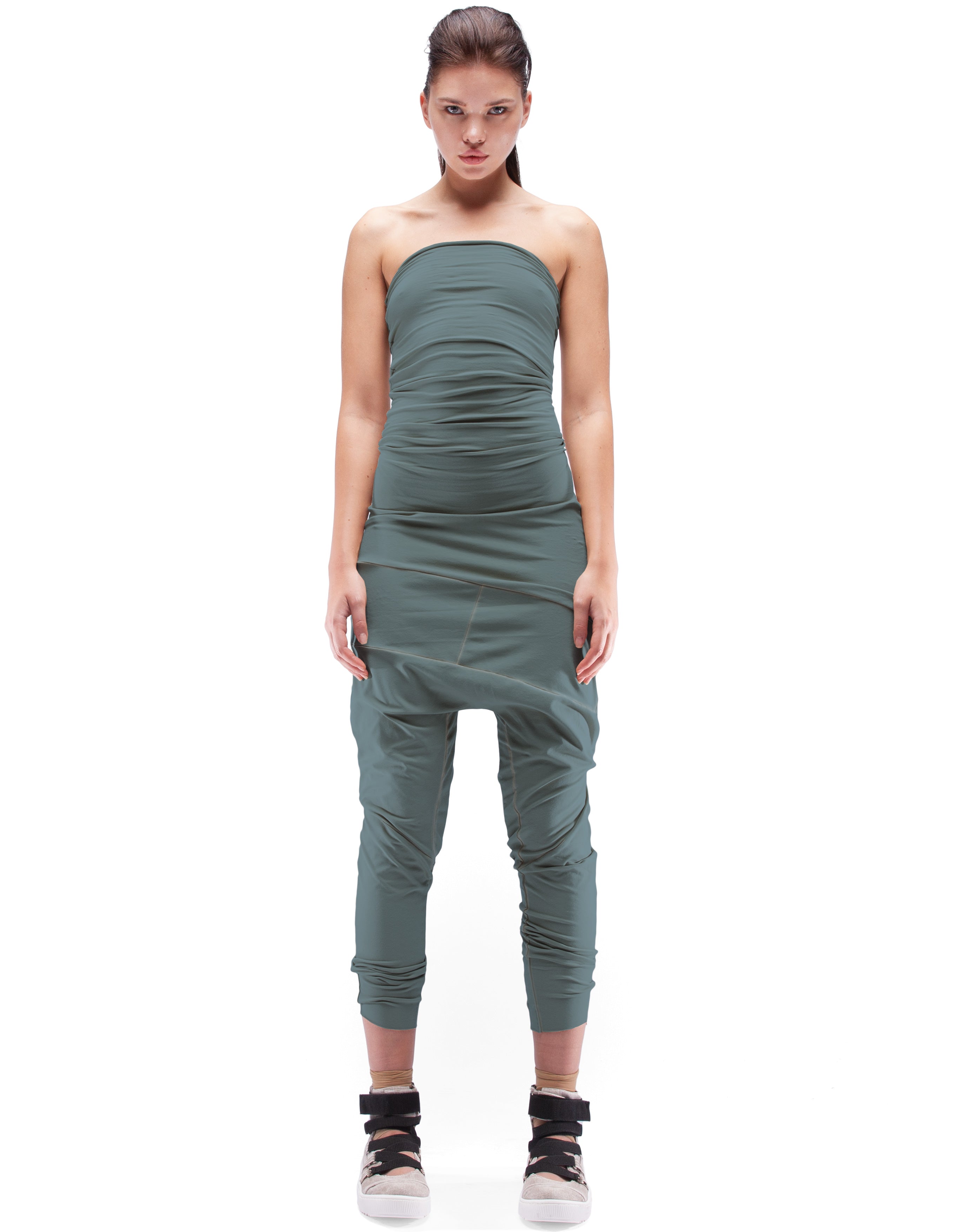 BAGGY CUT OUT SKIN