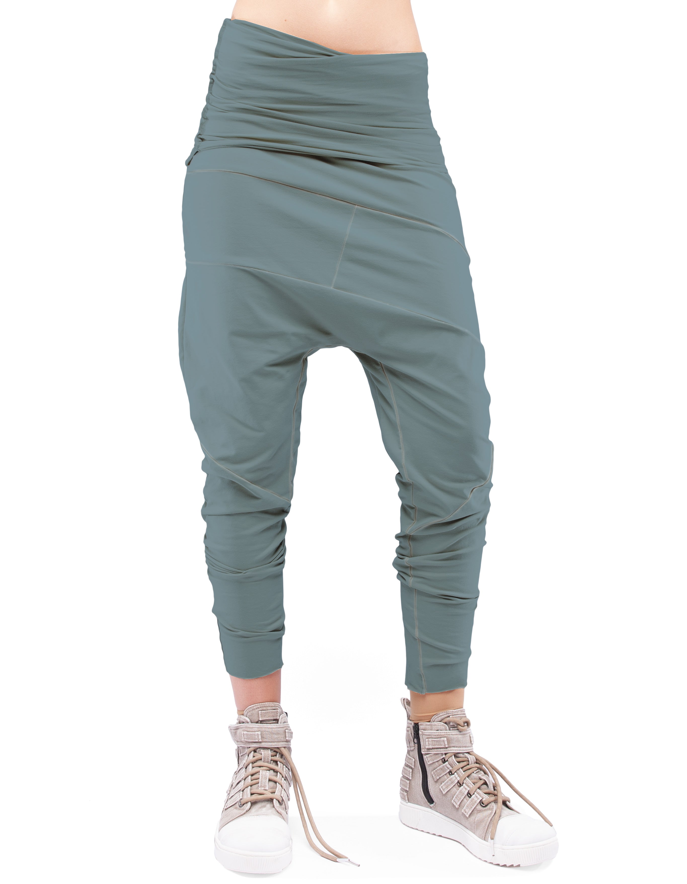 BAGGY CUT OUT SKIN