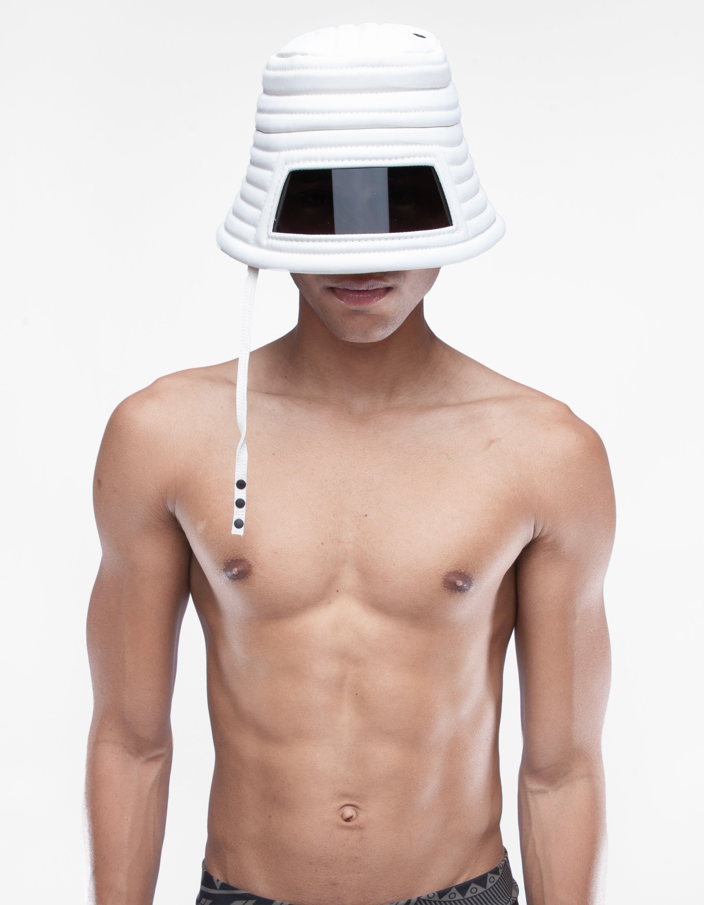 CAPPELLO A SECCHIELLO CON VISIERA LUMINOSA