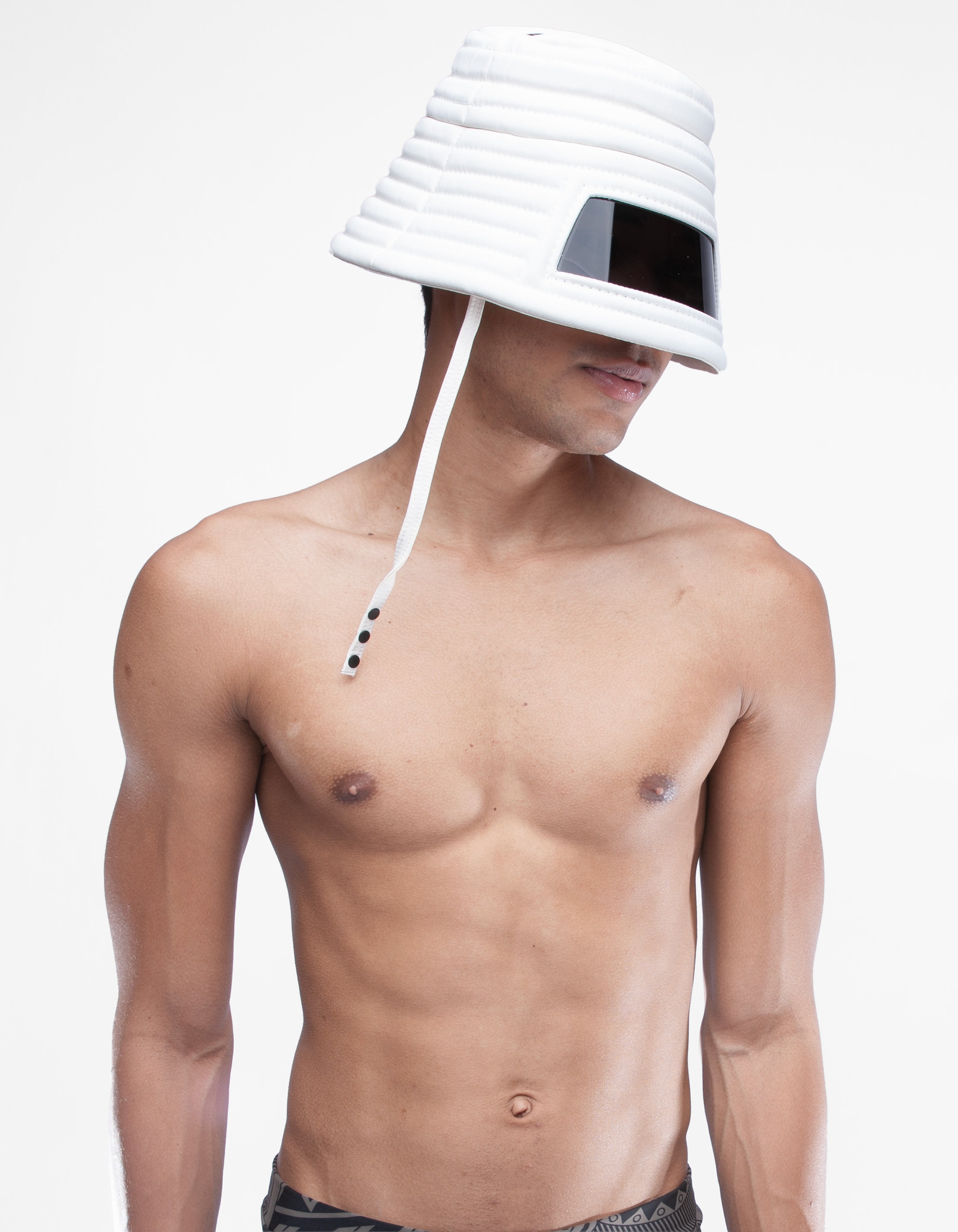CAPPELLO A SECCHIELLO CON VISIERA LUMINOSA