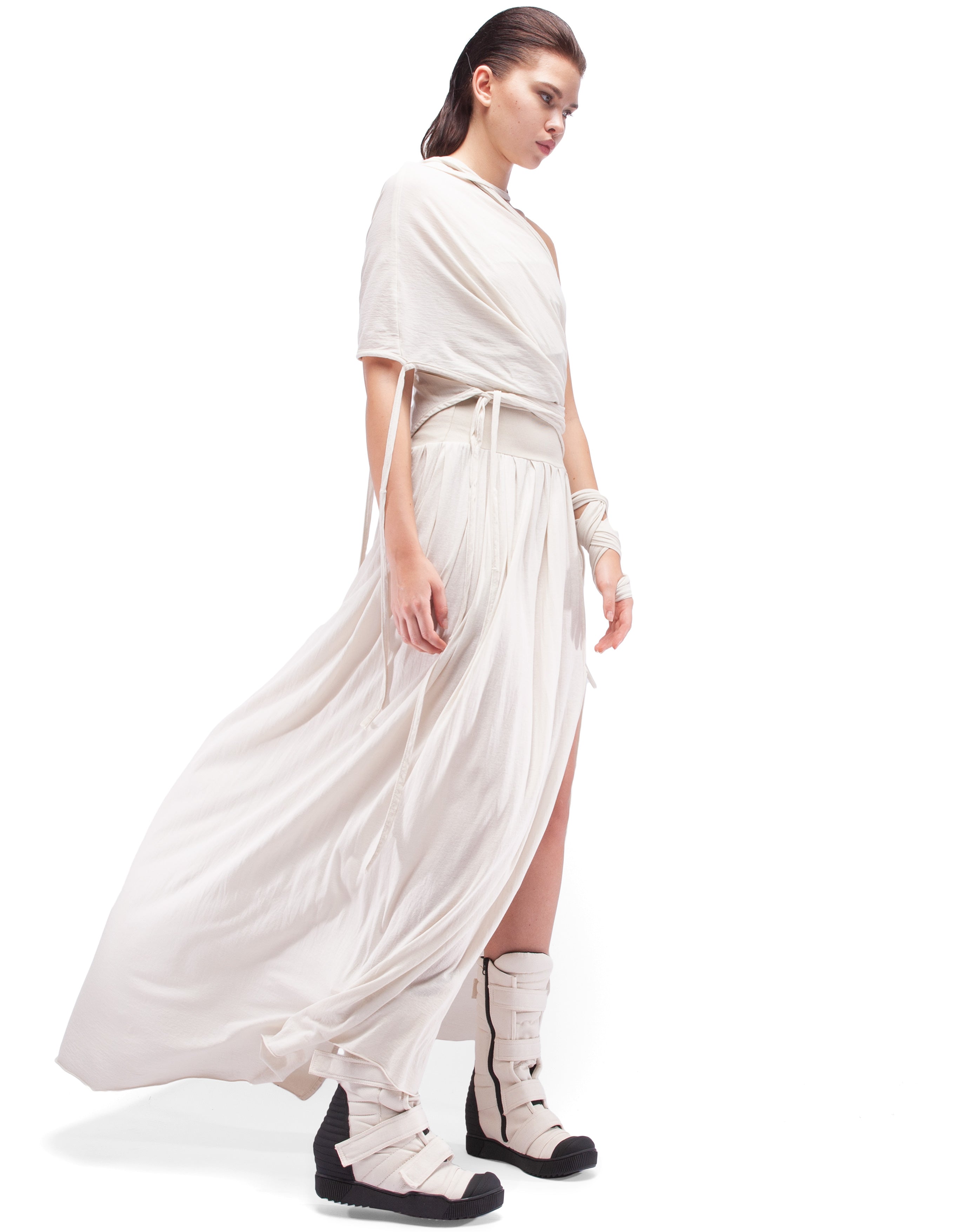 DRESS CUT OUT ASCENSION