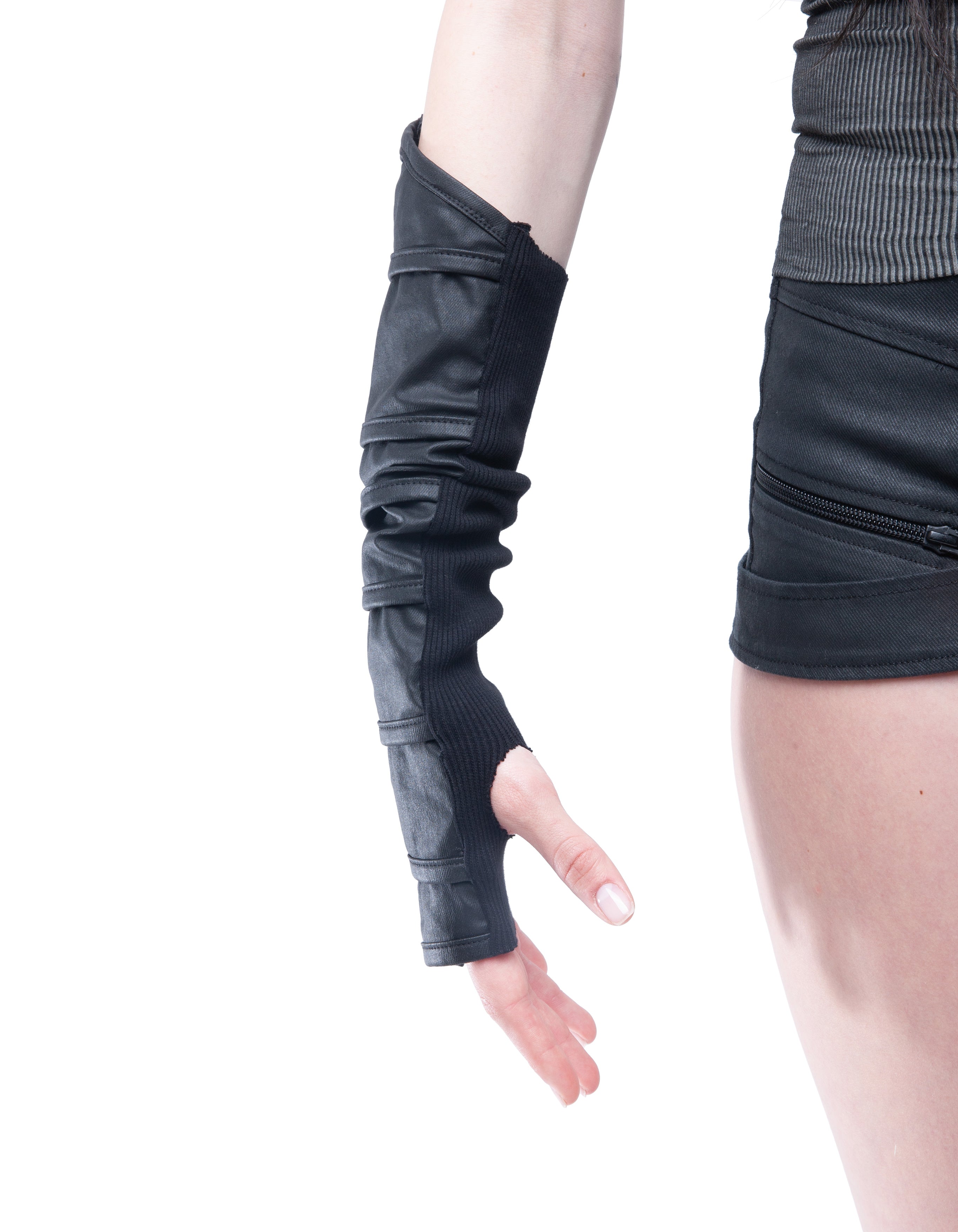 GLOVES BEYOND W
