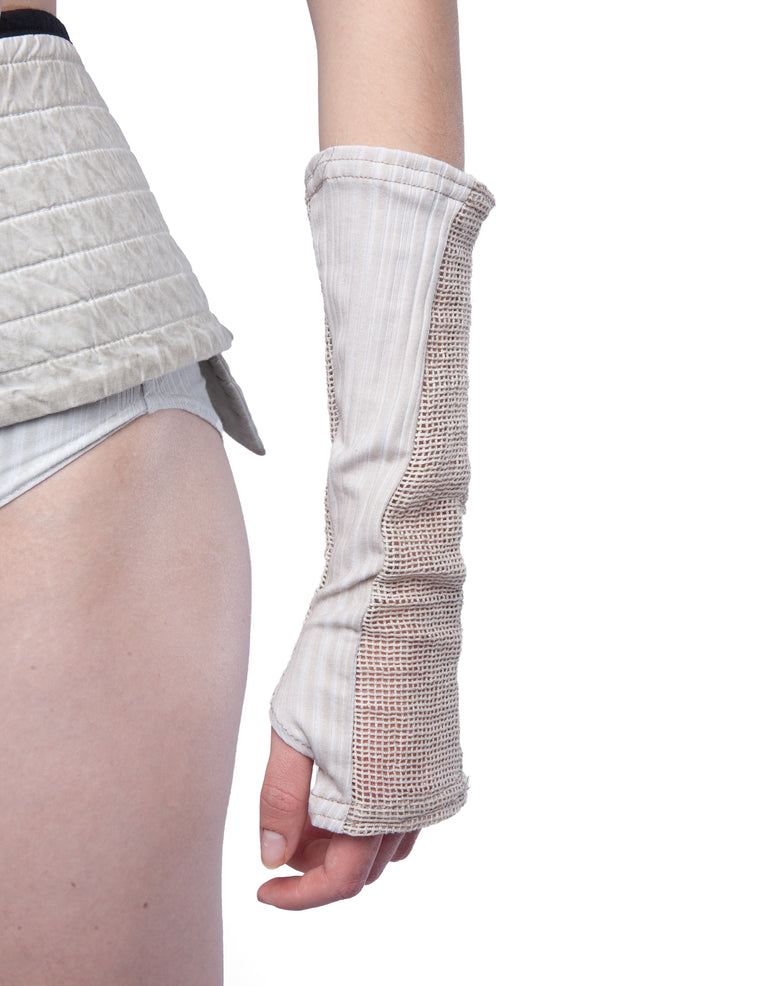 GLOVES SEQUENCE W