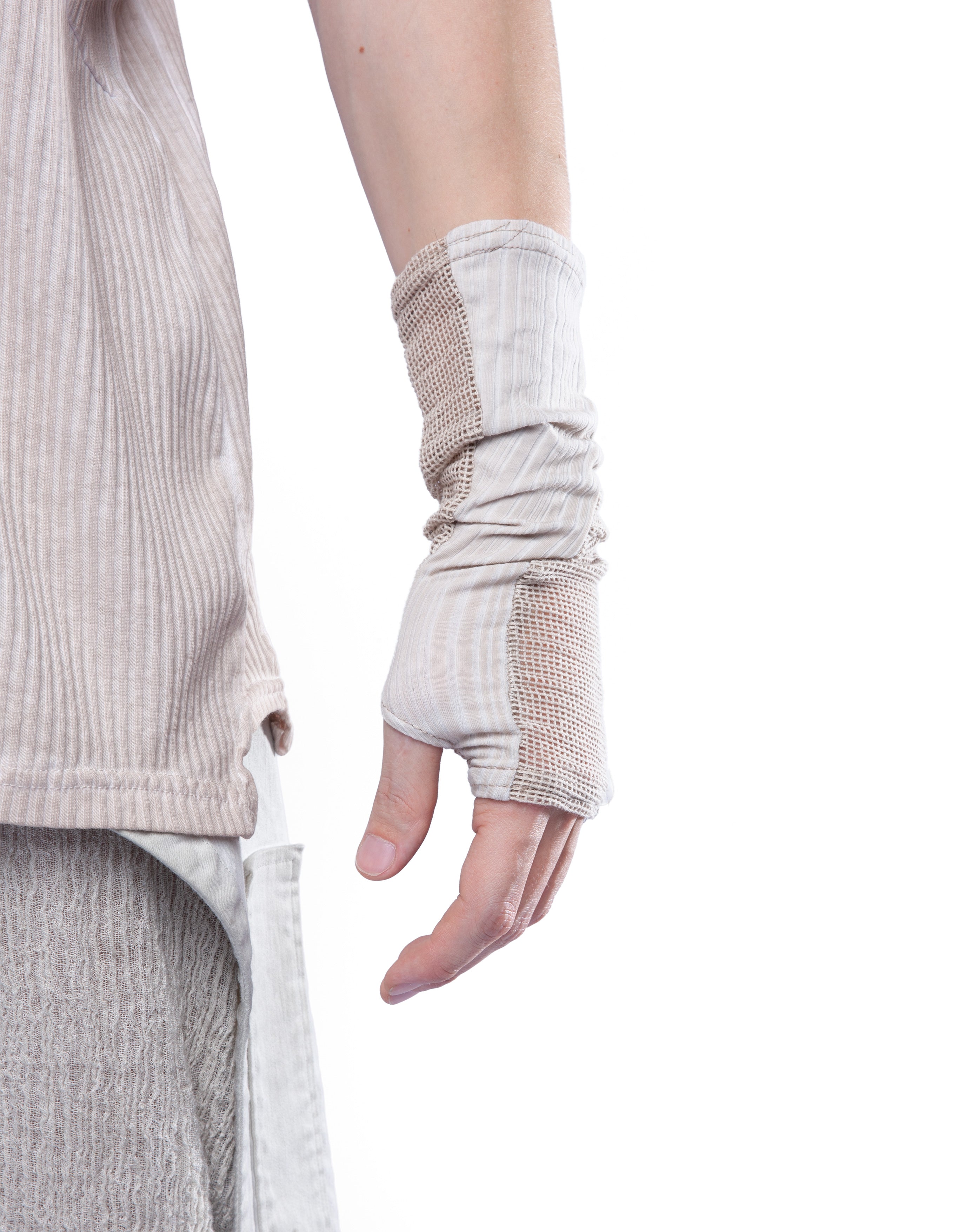 GLOVES SEQUENCE