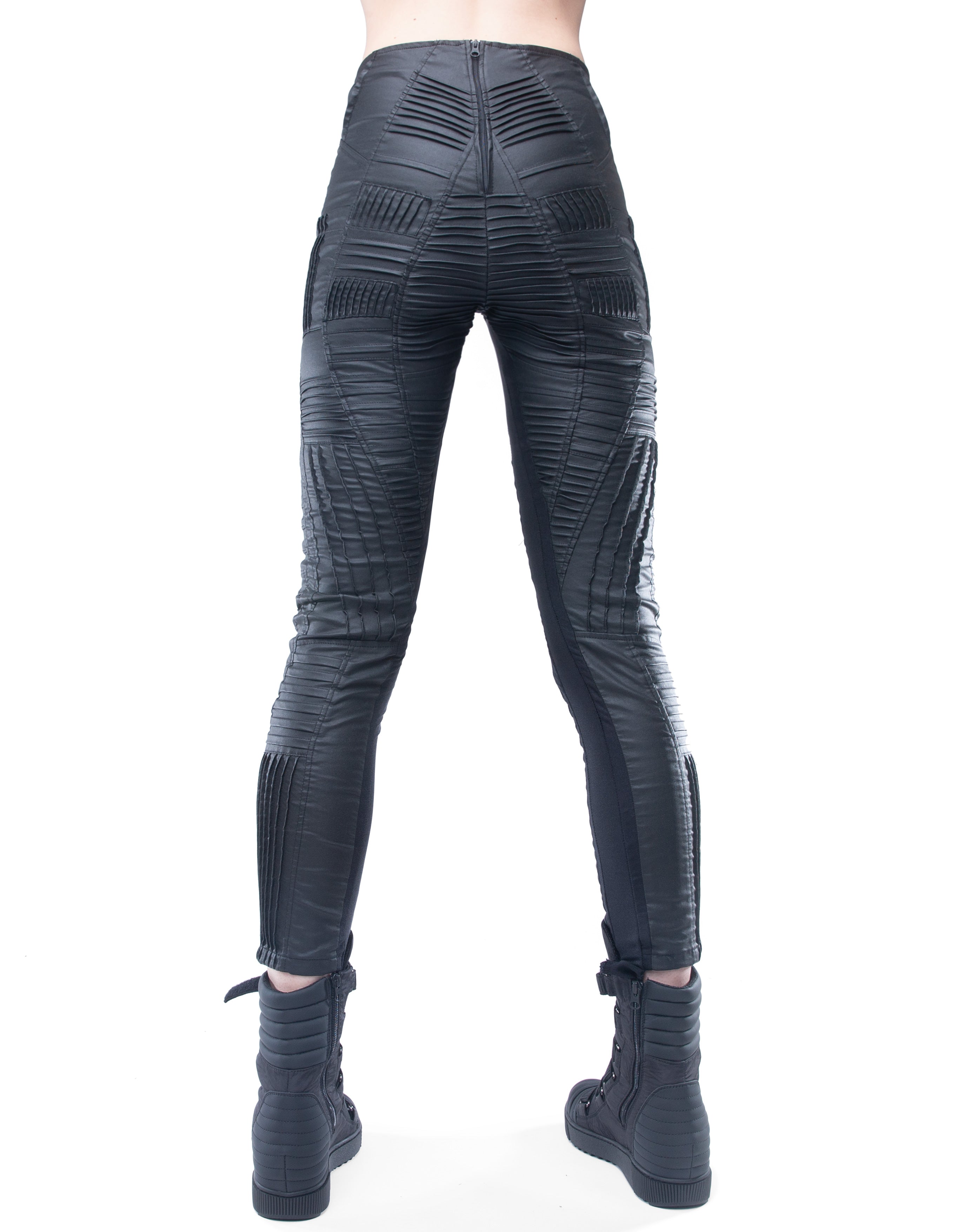 JEANS BEYOND