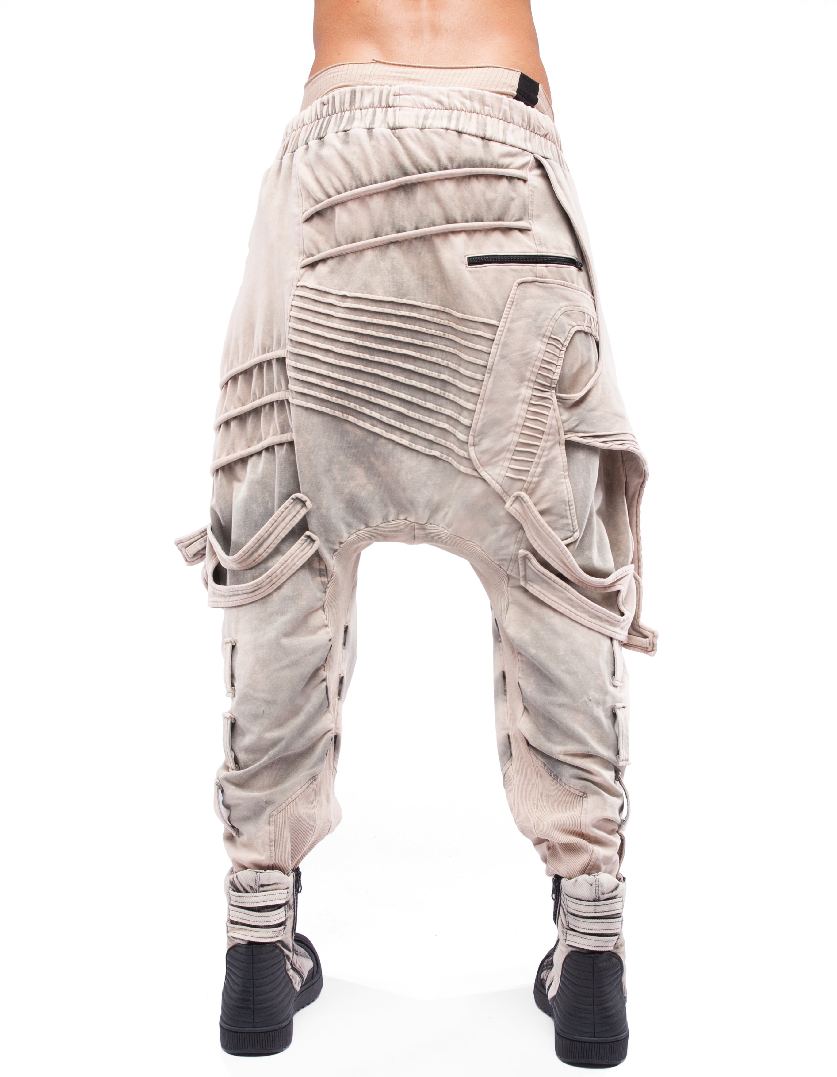 TROUSERS HOLD BECOME