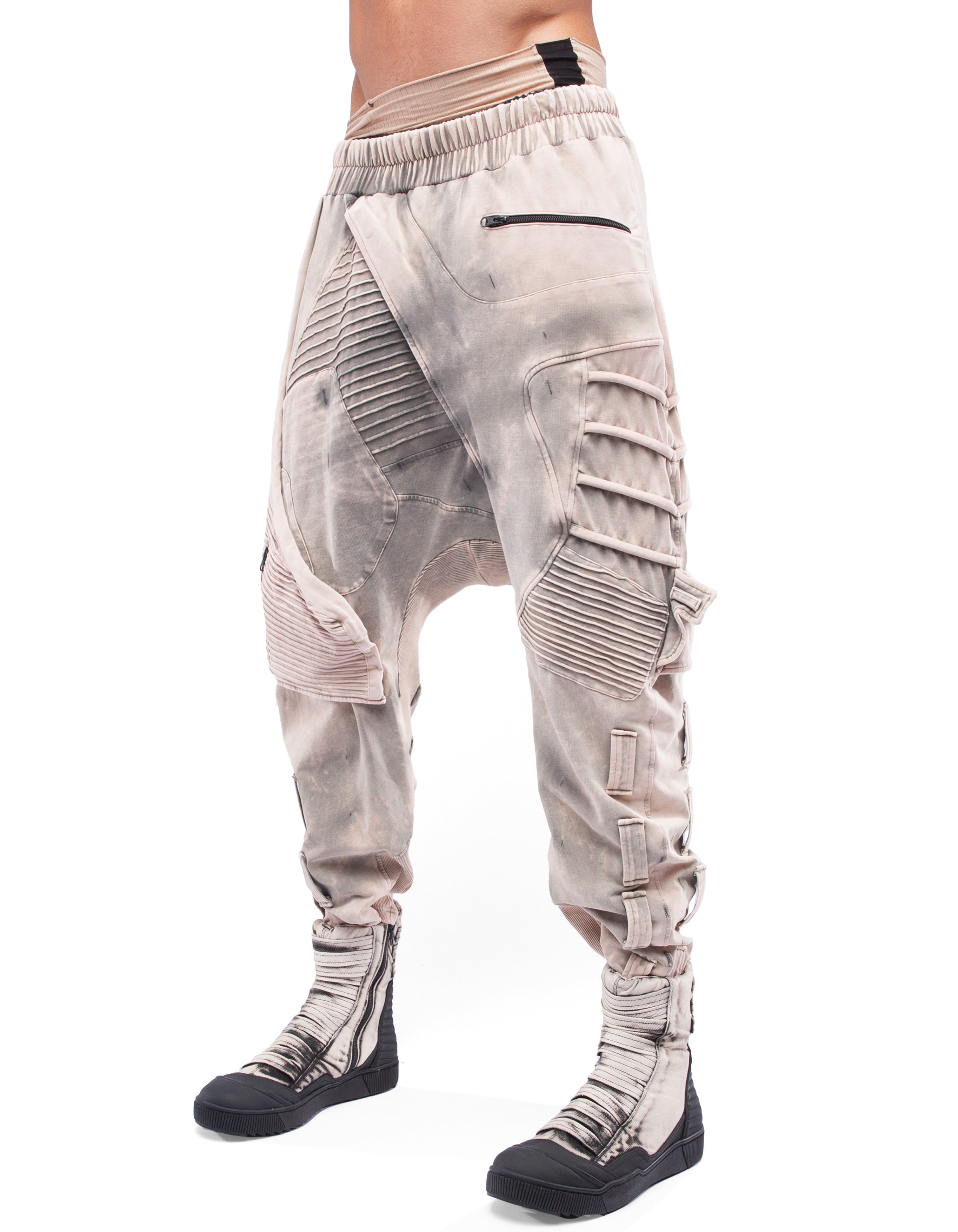 TROUSERS HOLD BECOME