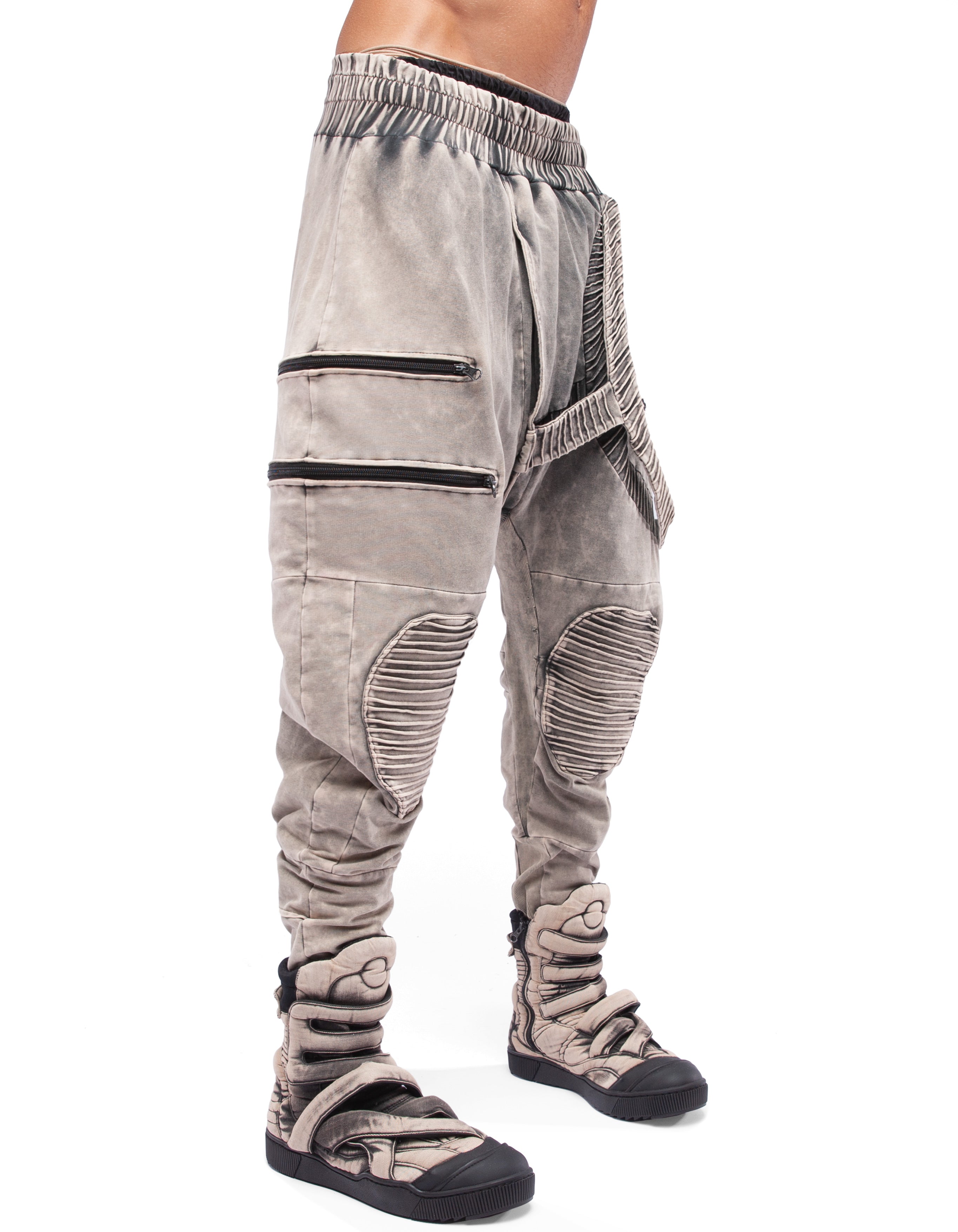 TROUSERS KNEESE BECOME