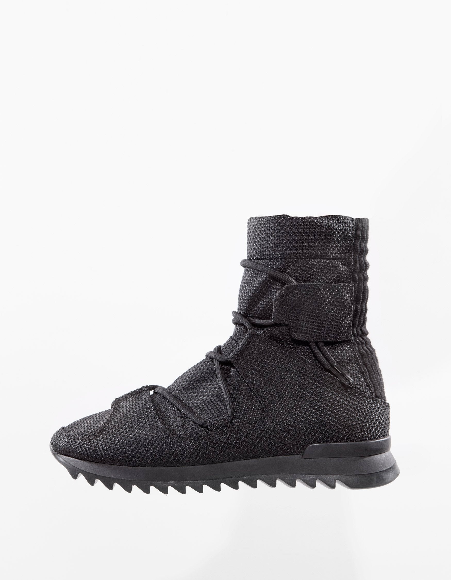 DEMOBAZA CYBER CLOGS B