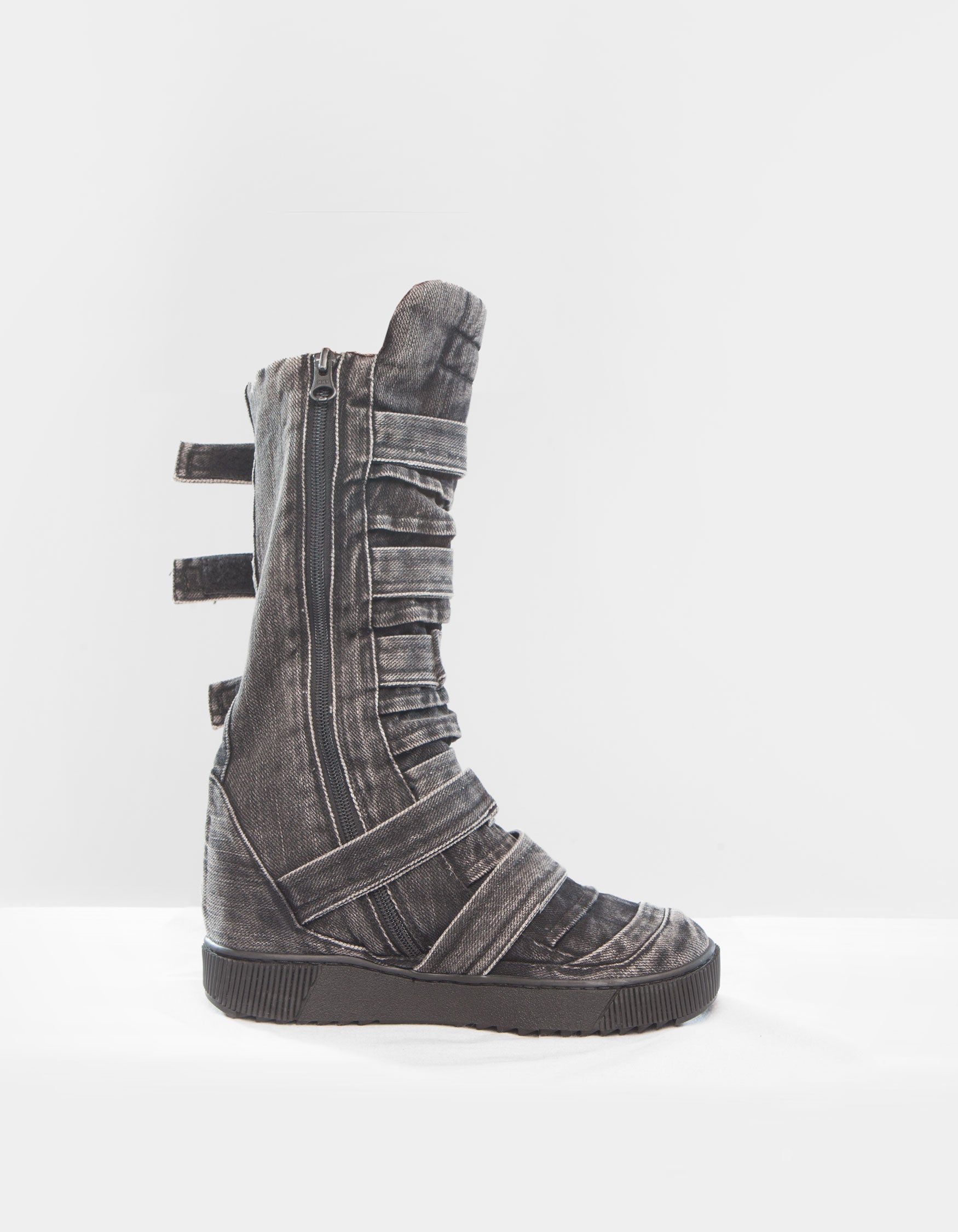DEMOBAZA EARTH BOOTS
