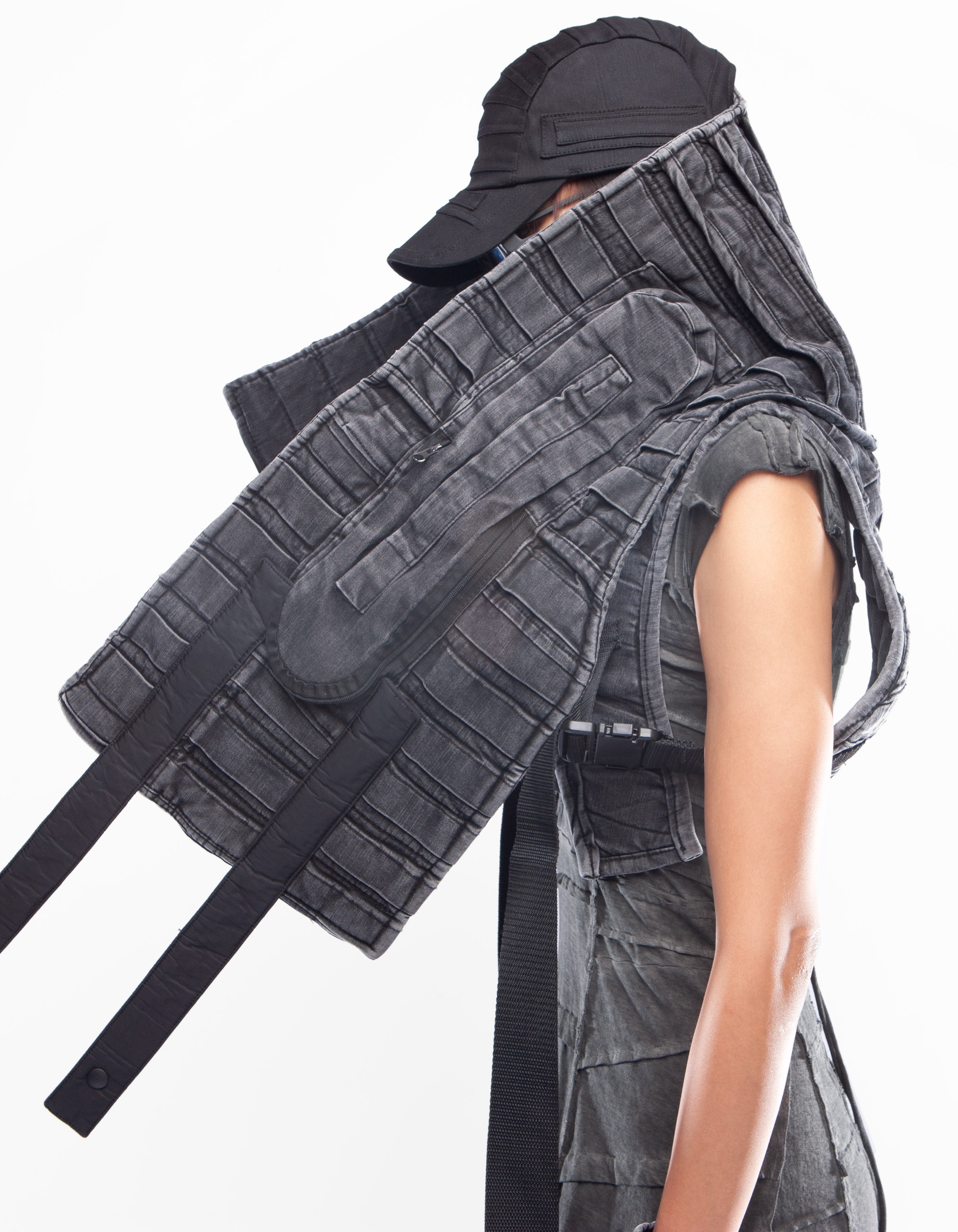 VEST NECK RIDE IN
