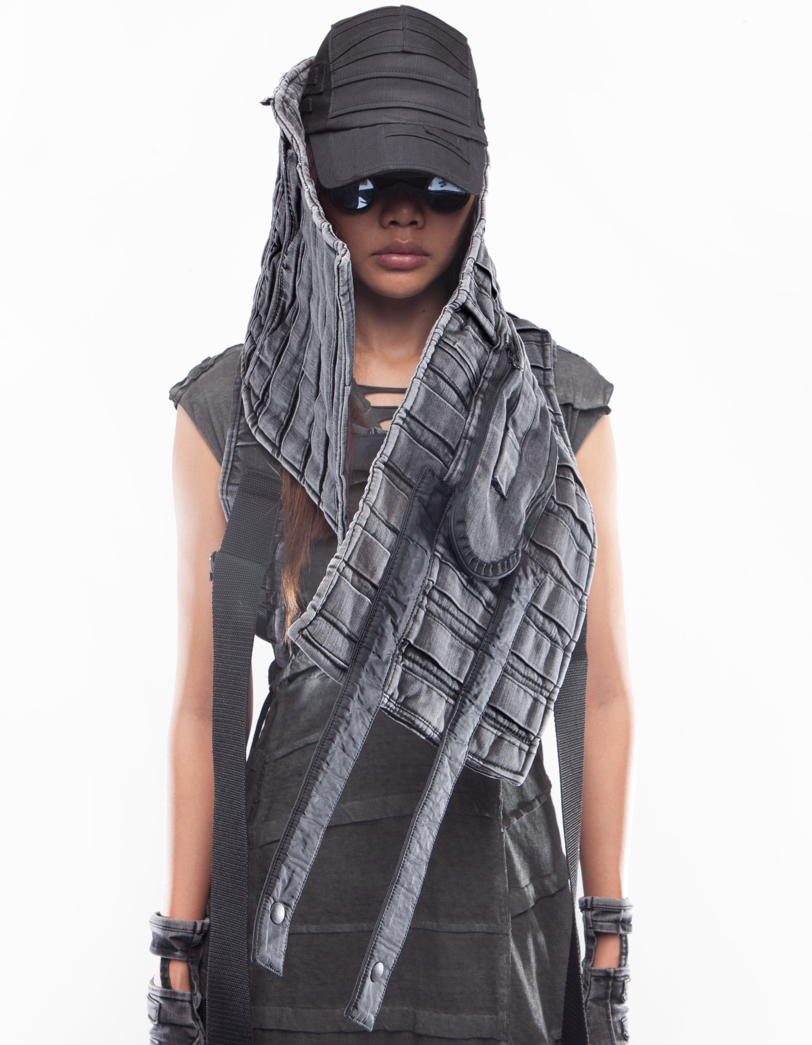 VEST NECK RIDE IN