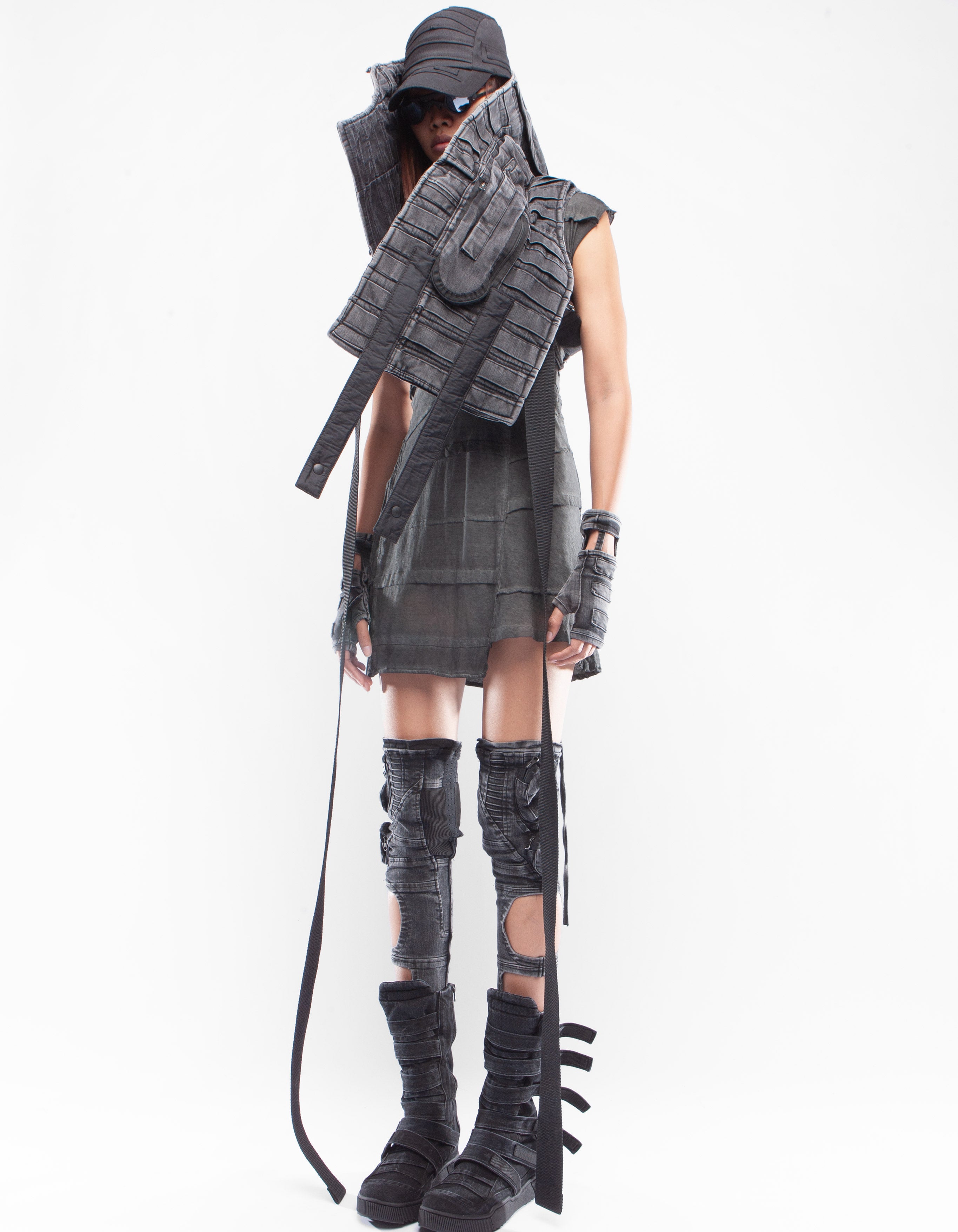 VEST NECK RIDE IN