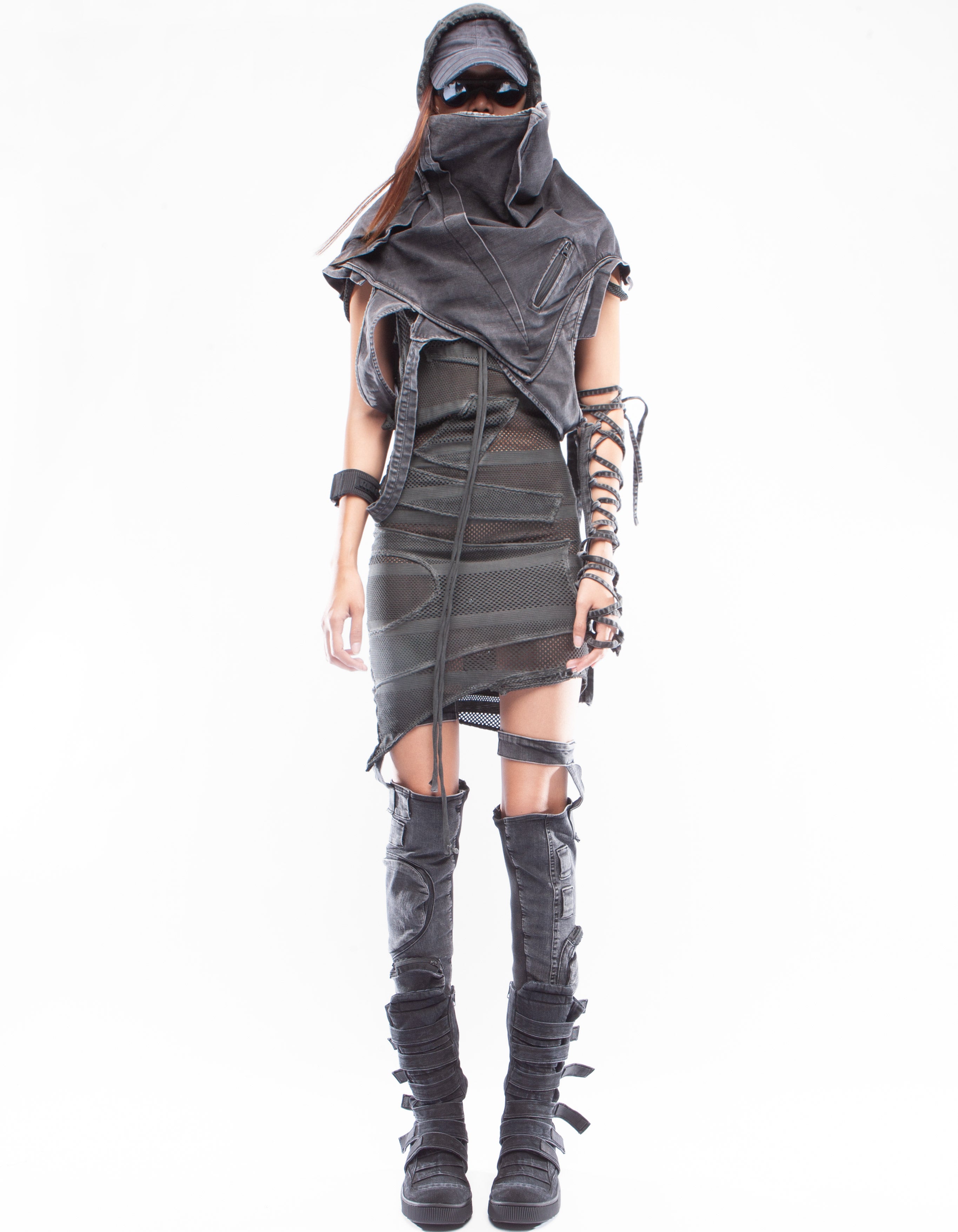 DRESS PROTESTOR