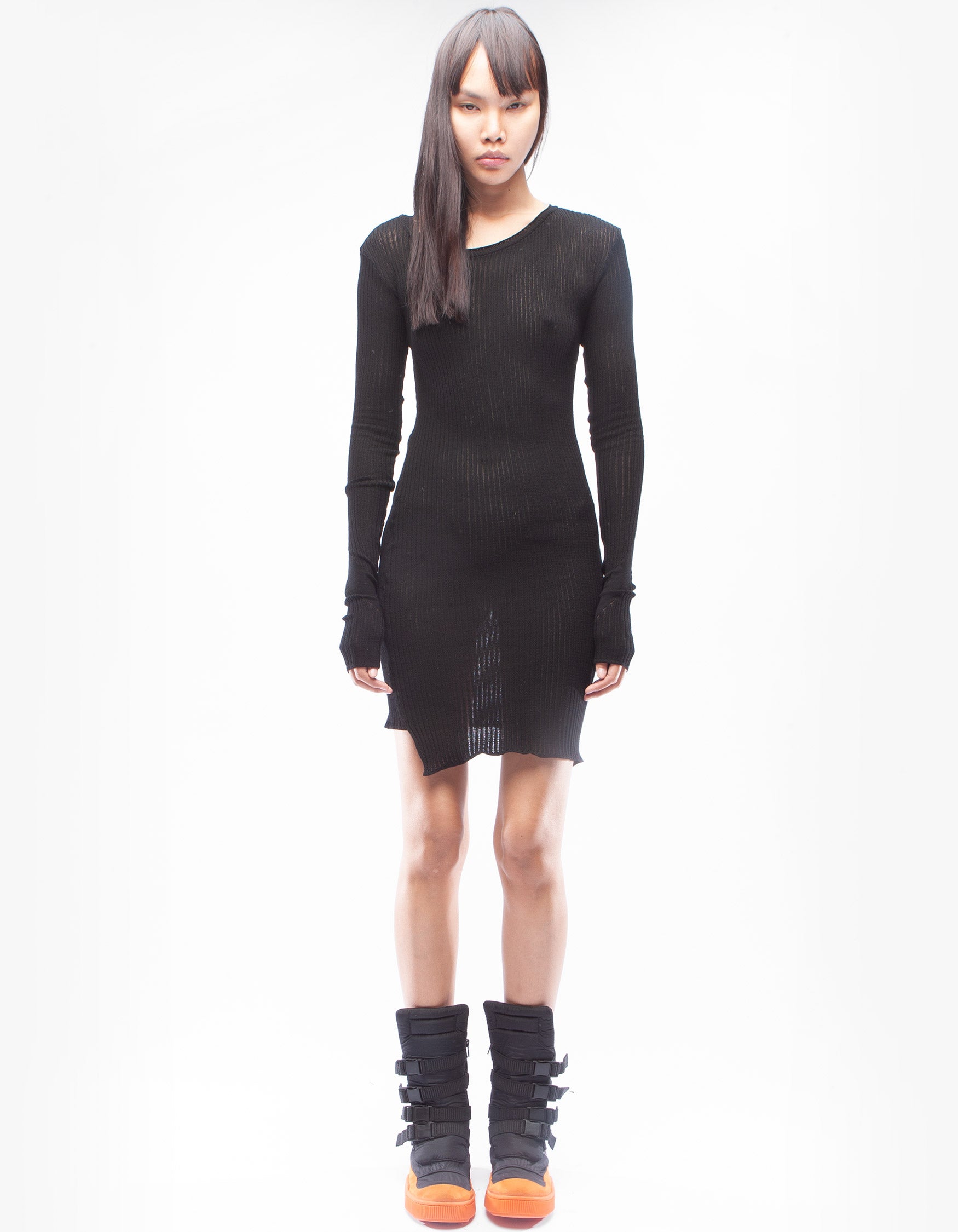 DRESS FORMATION LINE