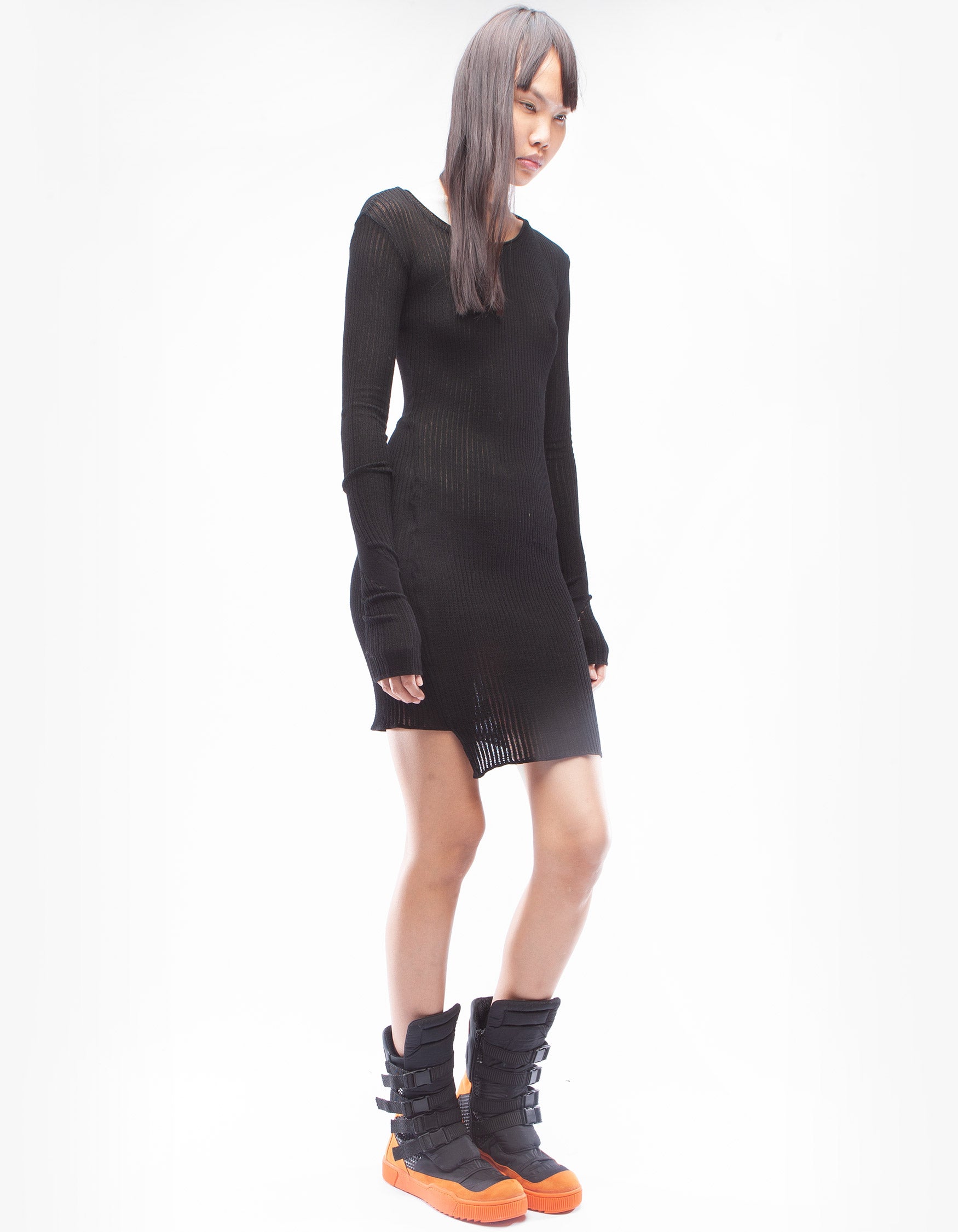 DRESS FORMATION LINE