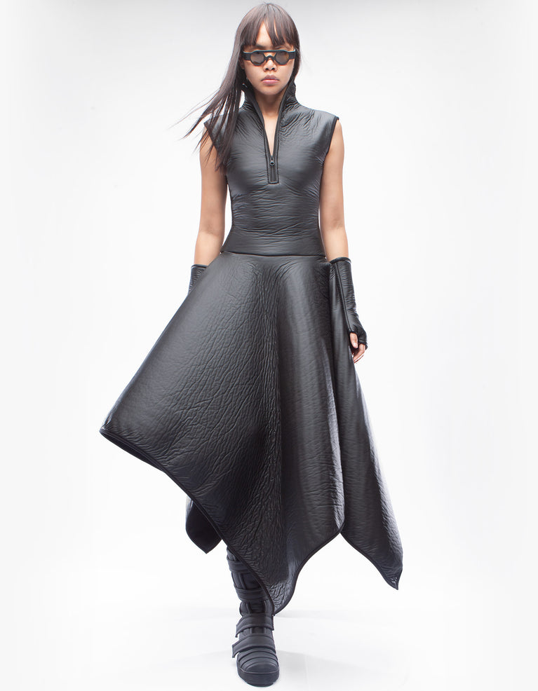 DRESS STAND OUT