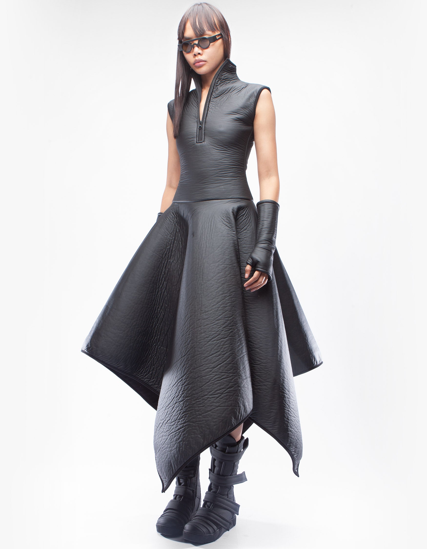 DRESS STAND OUT