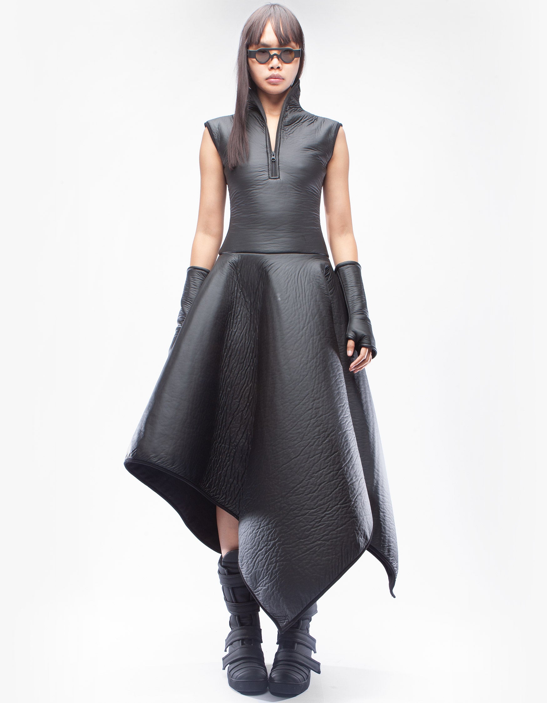 DRESS STAND OUT