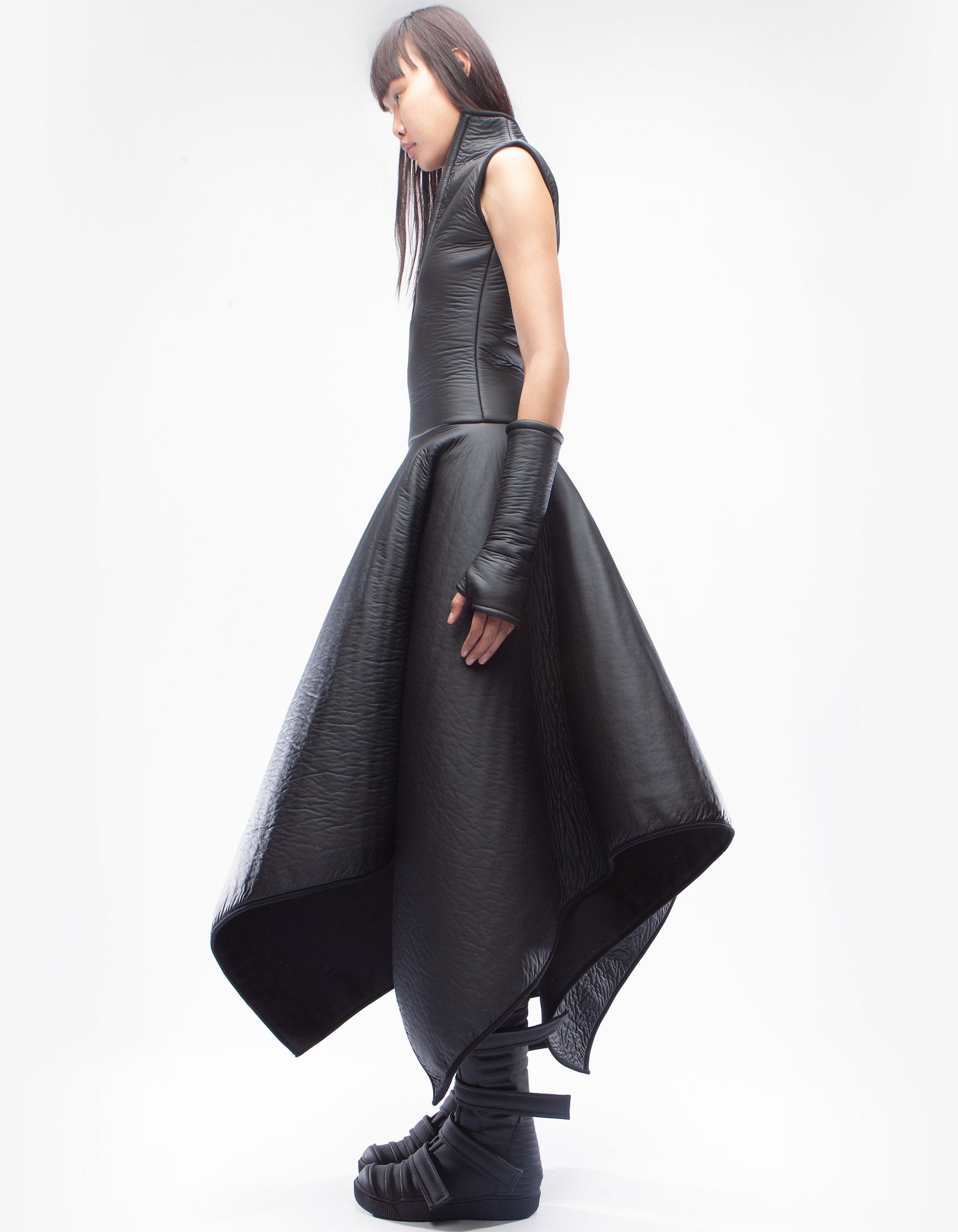 DRESS STAND OUT