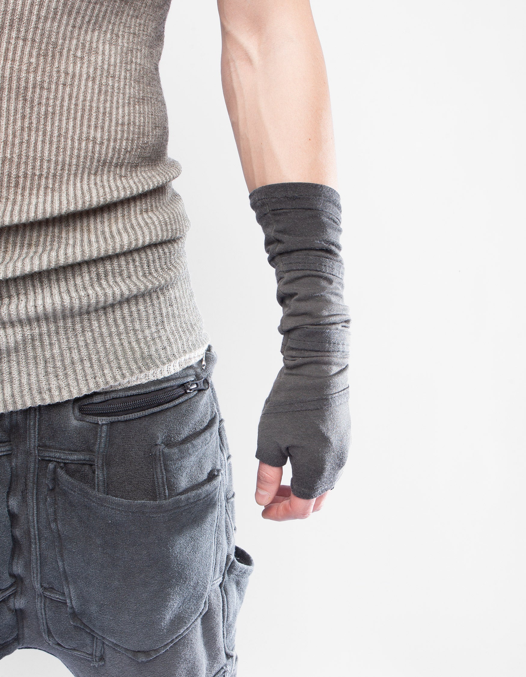 GLOVES FREQUENCY